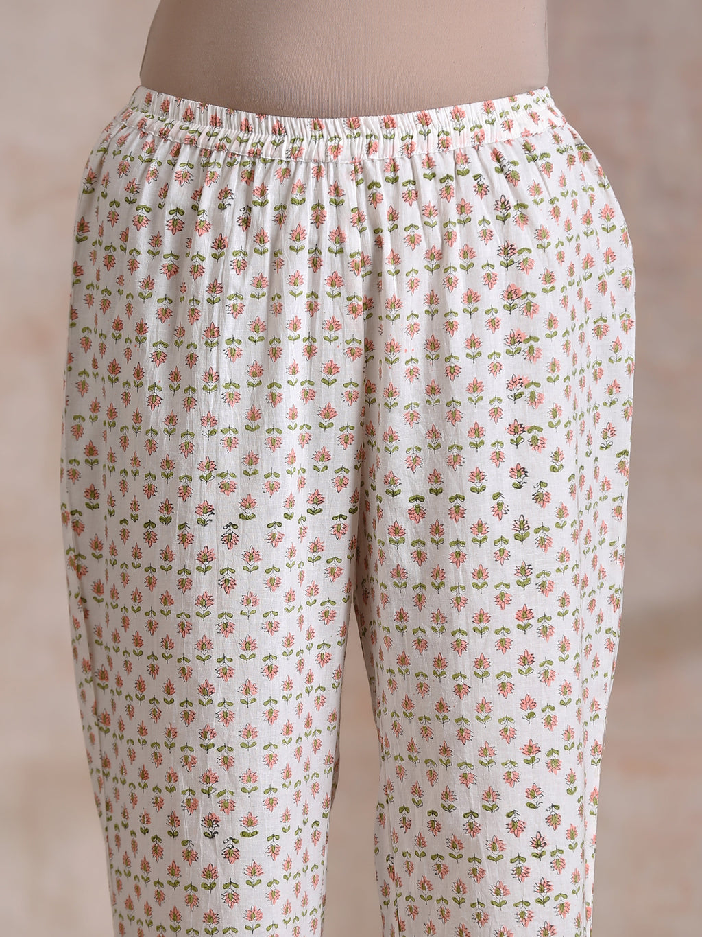 trueBrowns White With Small Floral Booti Print Cotton Pleated Co-Ord Set