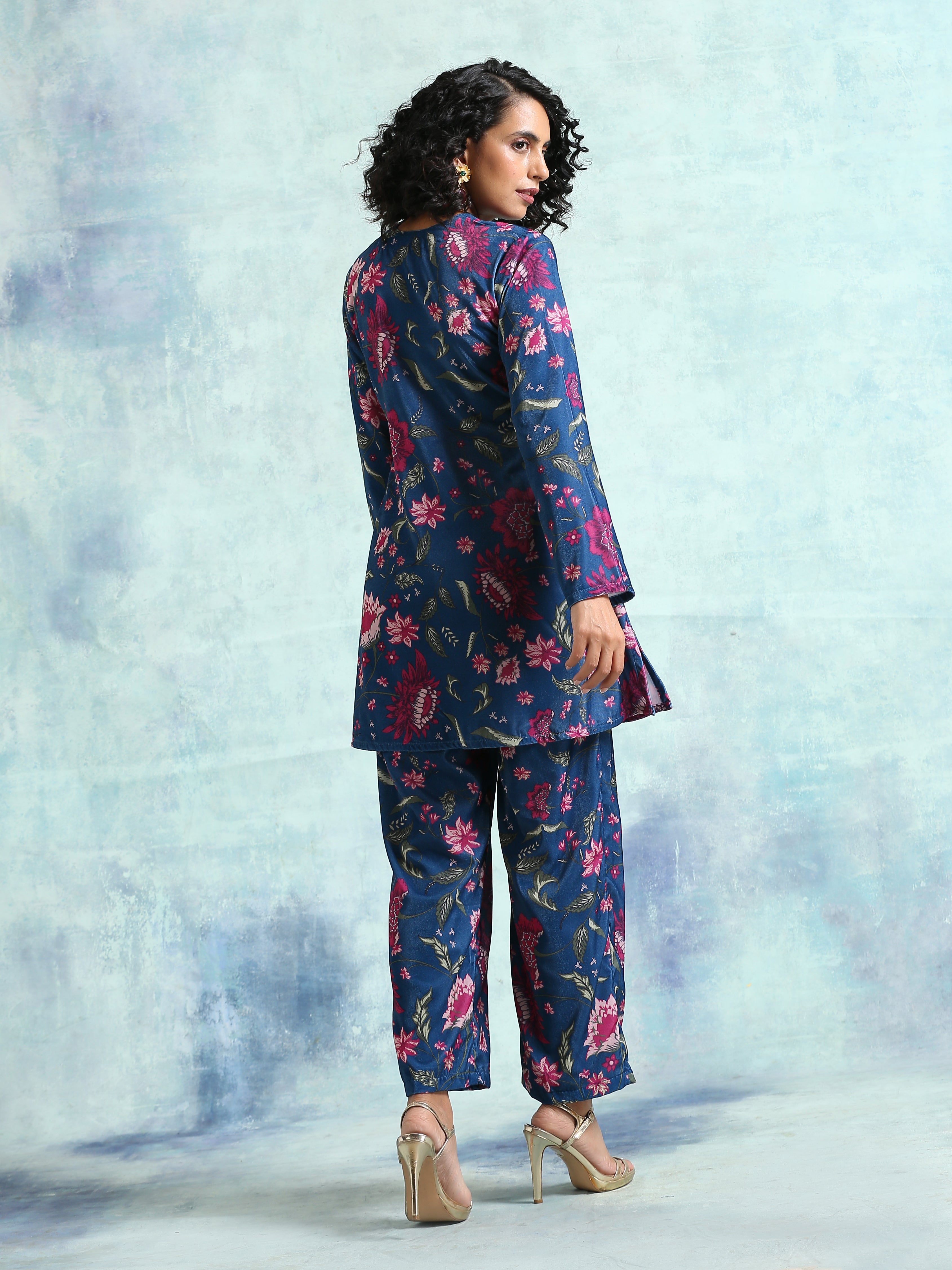 trueBrowns Blue Printed Velvet Co-Ord Set