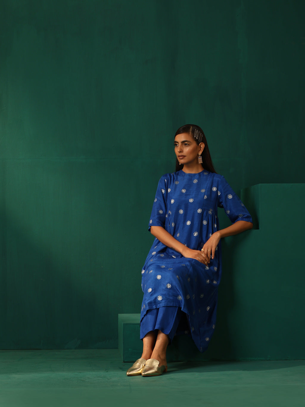 trueBrowns Royal Blue Geometric Floral Viscose Silk Side Gathered Kurta Pant Set