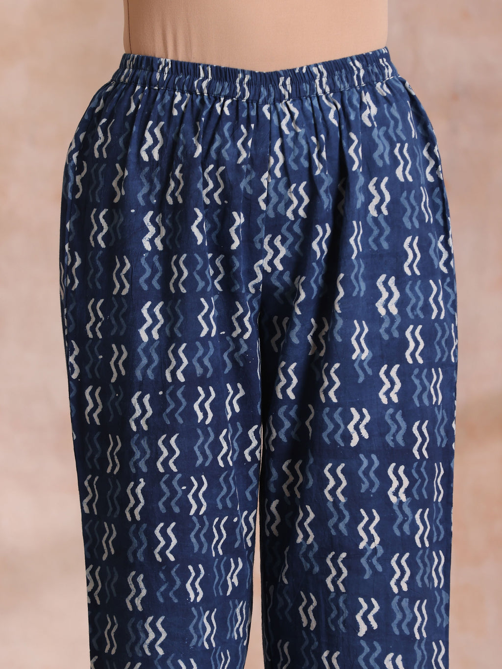 trueBrowns Indigo Dabu Zig-Zag Lines Print Cotton Sleeveless Kurta Pant Set