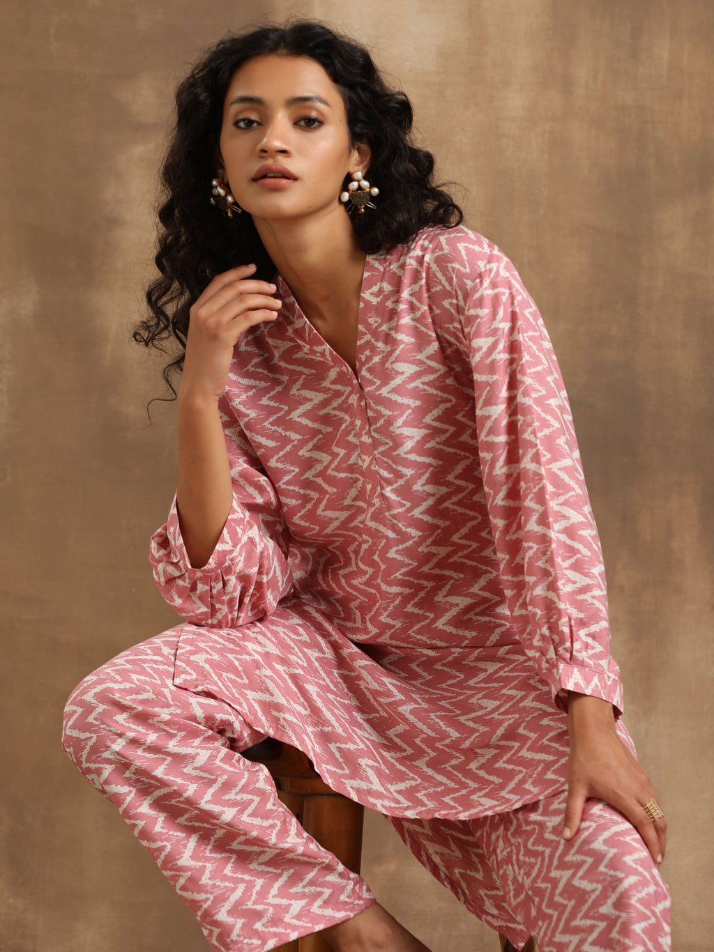 trueBrowns Light Mauve Zig-Zag Printed Silk Co-Ord Set