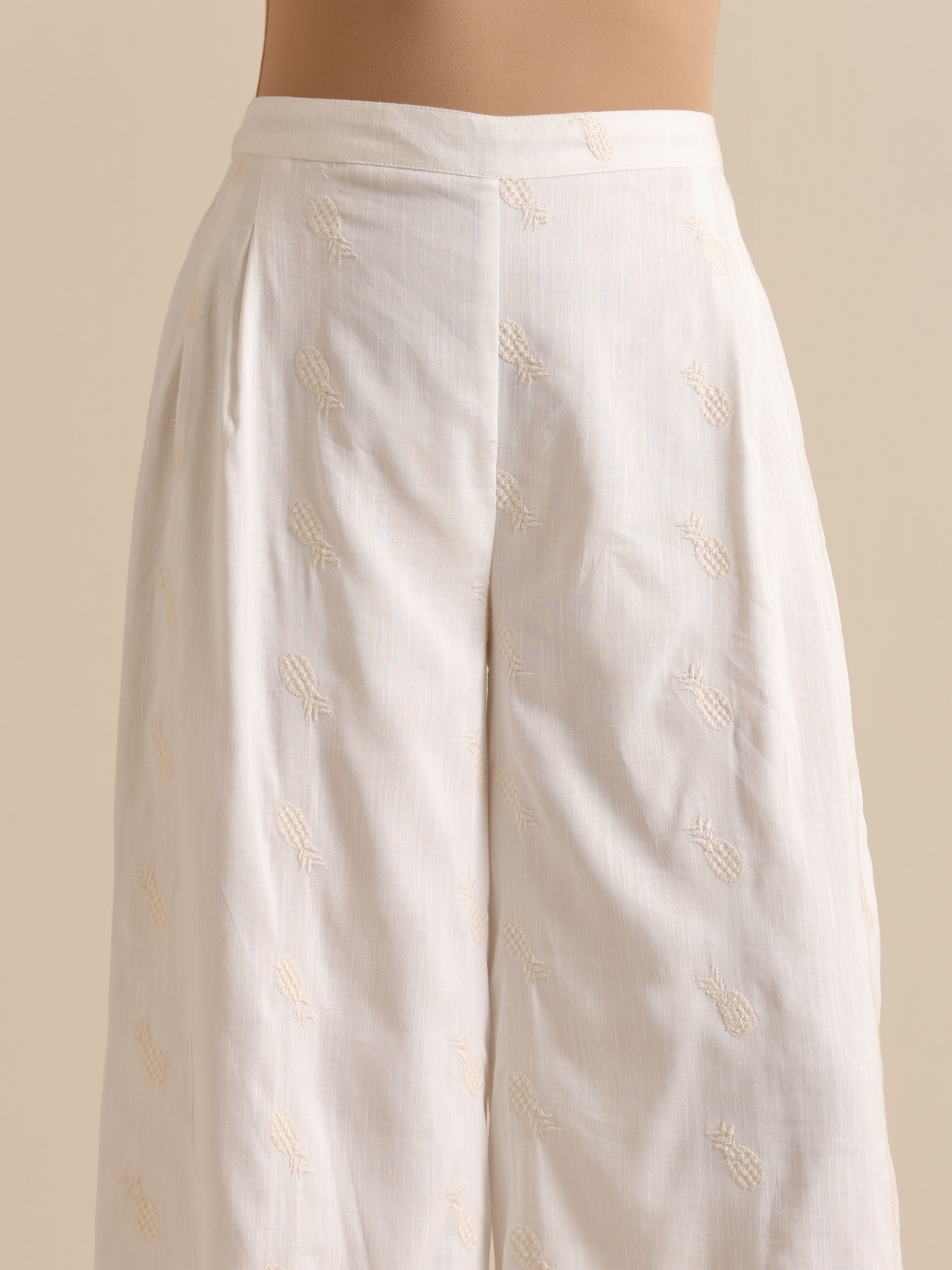 trueBrowns White Pineapple Sleeveless Jacket Pant Set
