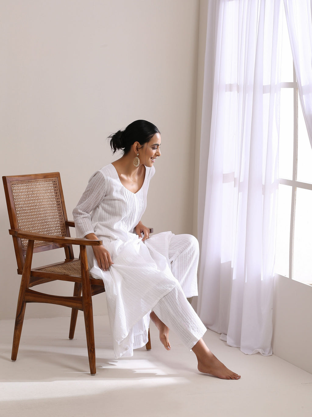 trueBrowns White Dobby Front Pleated Long Kurta Pant Set