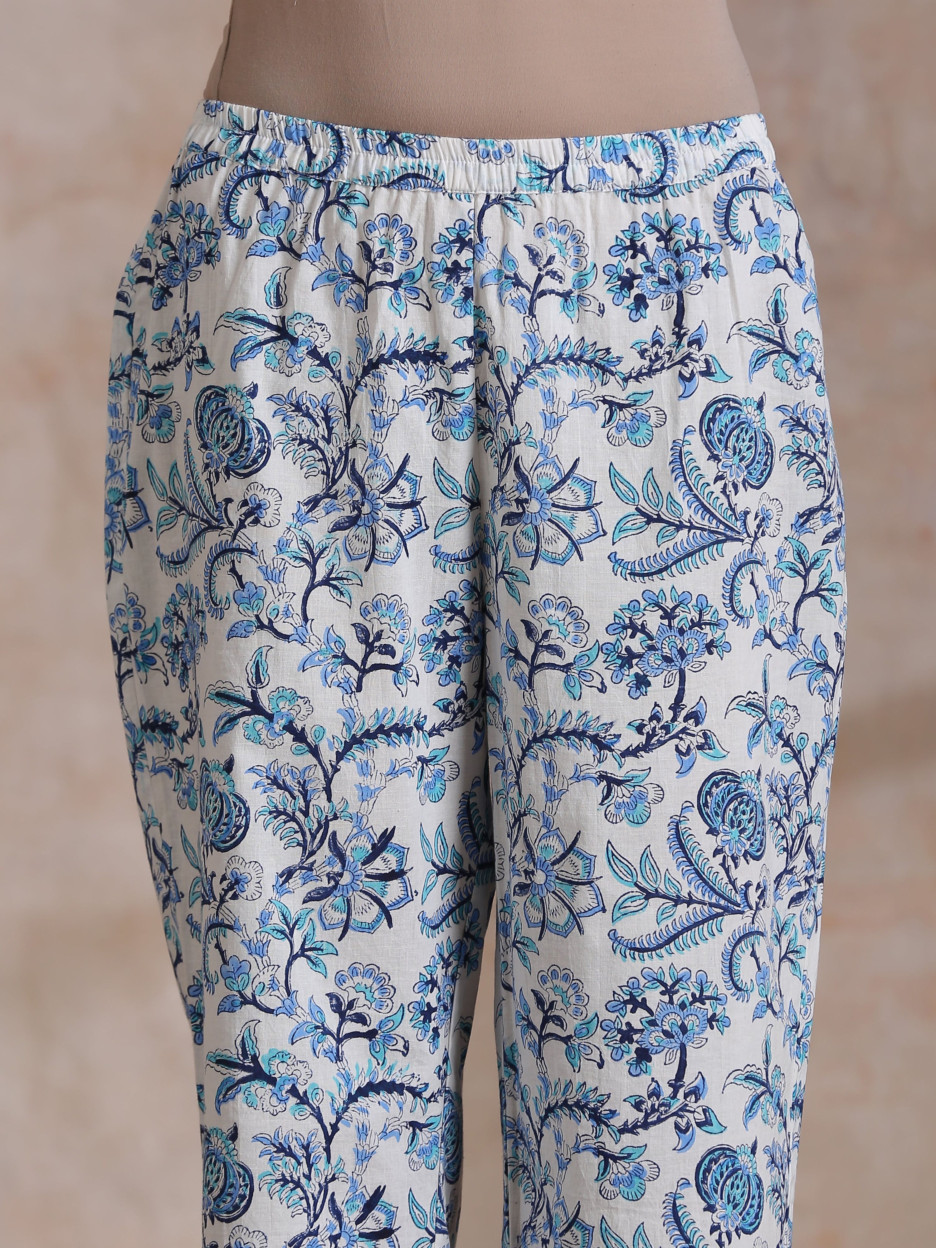 trueBrowns White With Overall Blue Print Cotton Slit Gathered Kurta Set