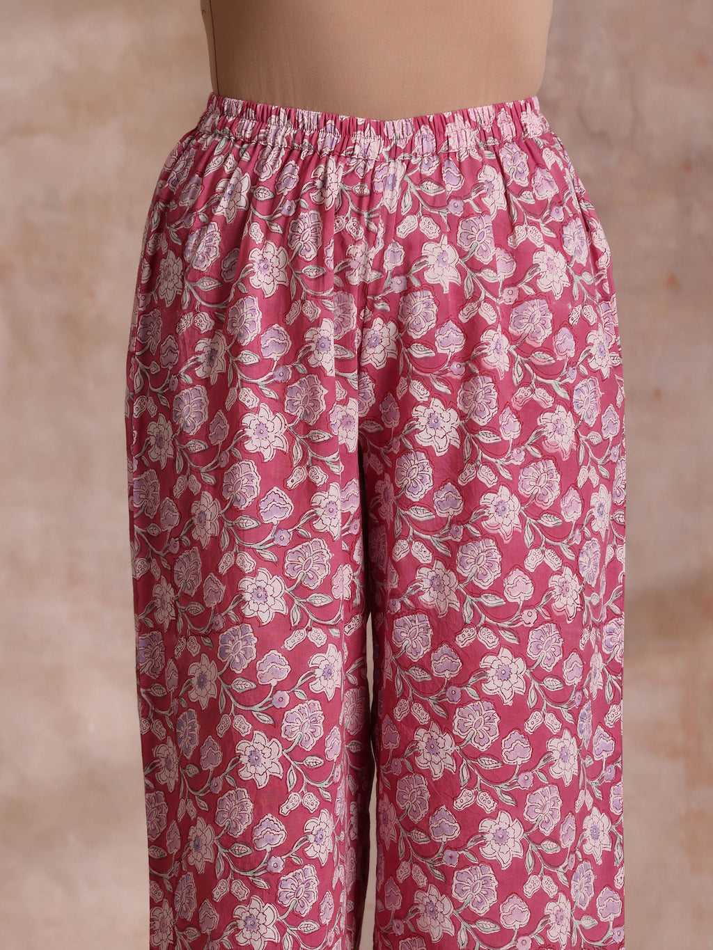 trueBrowns Pink Green Floral On White Block Print Cotton Slit Kurta Pant Set