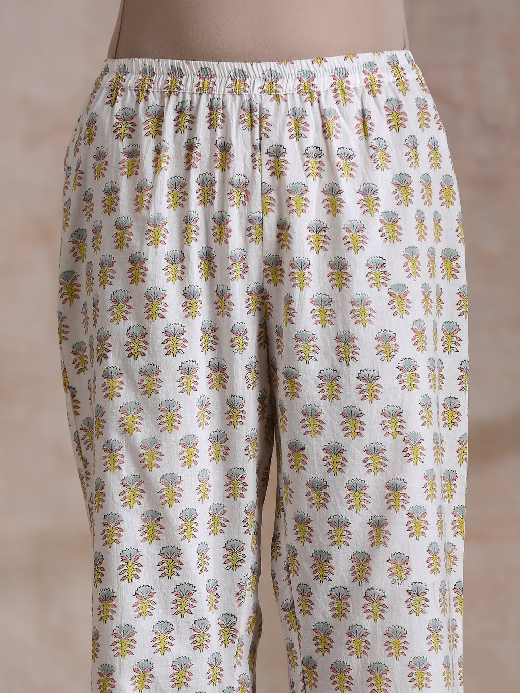 trueBrowns Multi Color Floral Booti Print Cotton V-Square Neck Co-Ord Set