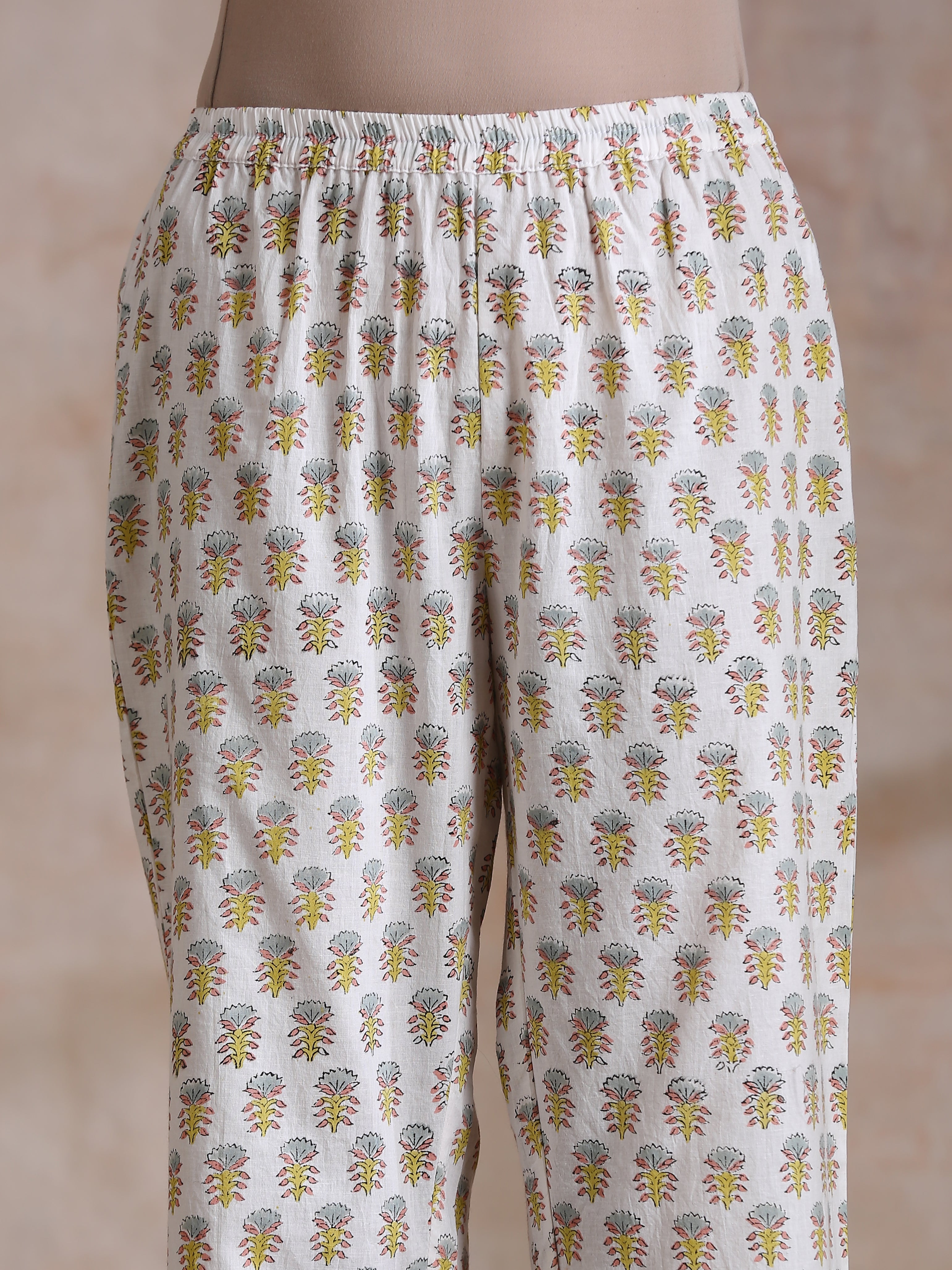 trueBrowns Multi Color Floral Booti Print Cotton V-Square Neck Co-Ord Set