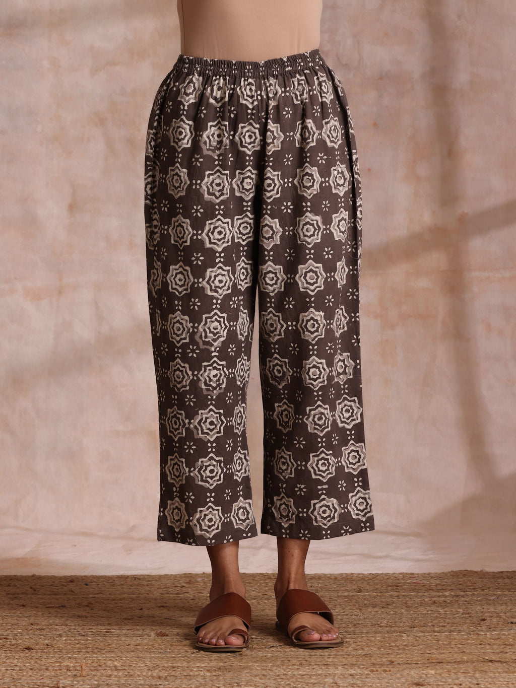 trueBrowns Clay Dabu Buta Print Cotton Sleeveless Flared Kurta Pant Set