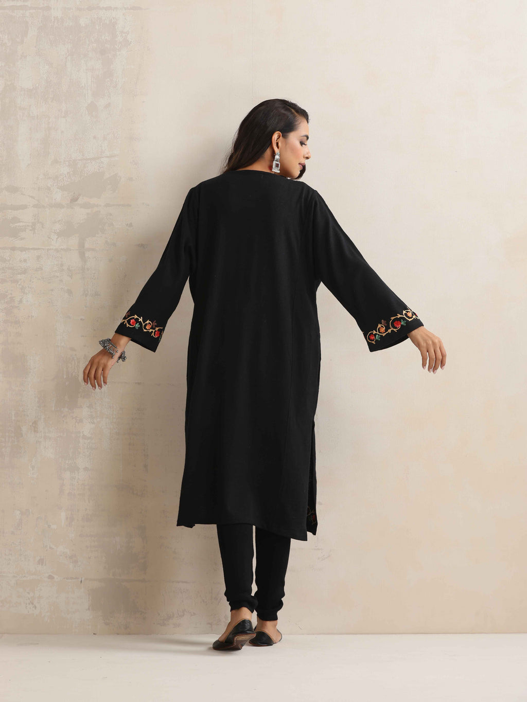 trueBrowns Black Kashmiri Floral Embroidered Woollen Phiran Kurta