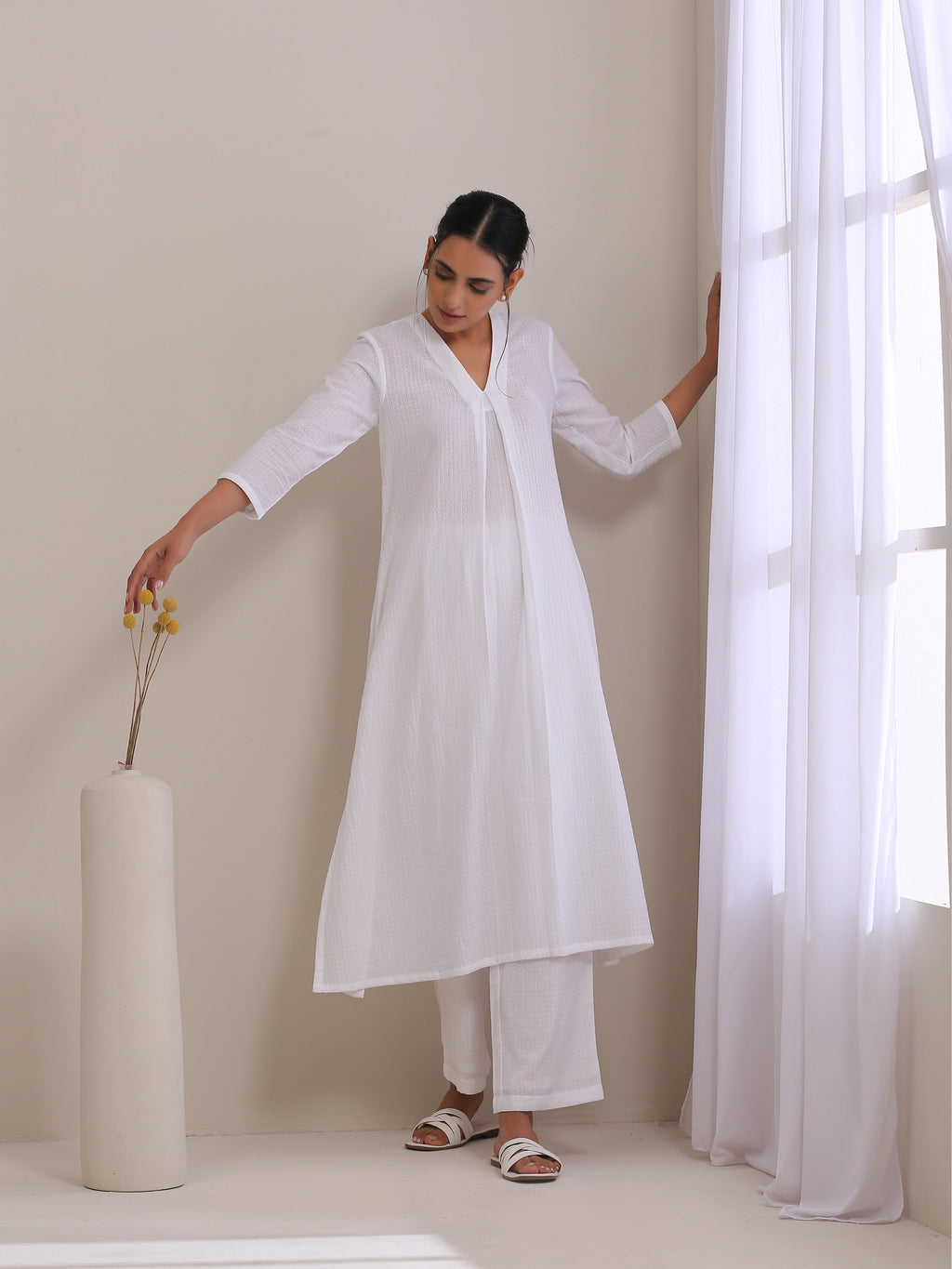 trueBrowns White Dobby Neck Pleat Kurta Pant Set