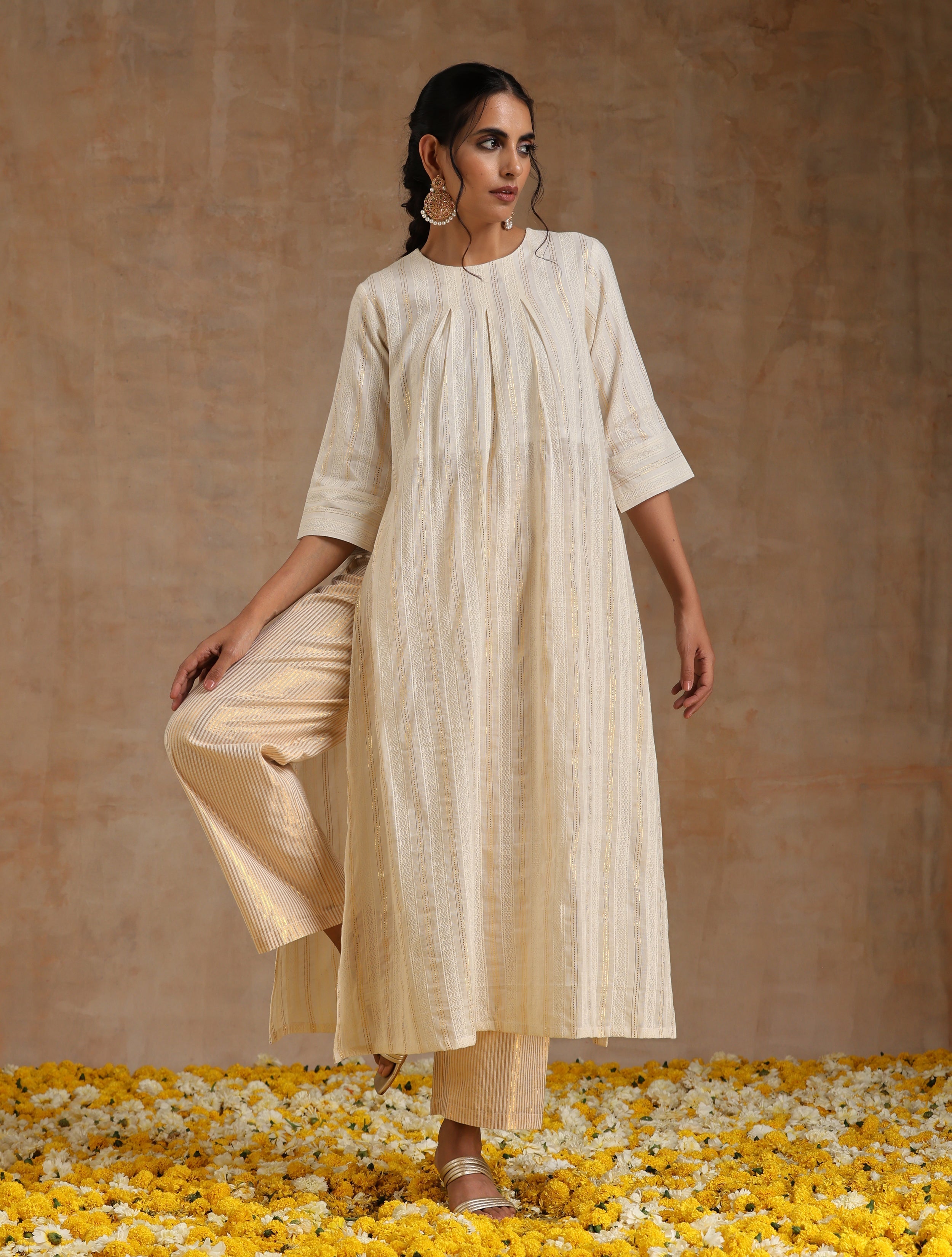 trueBrowns Ivory Gold Cotton Neck Pleat Kurta Set