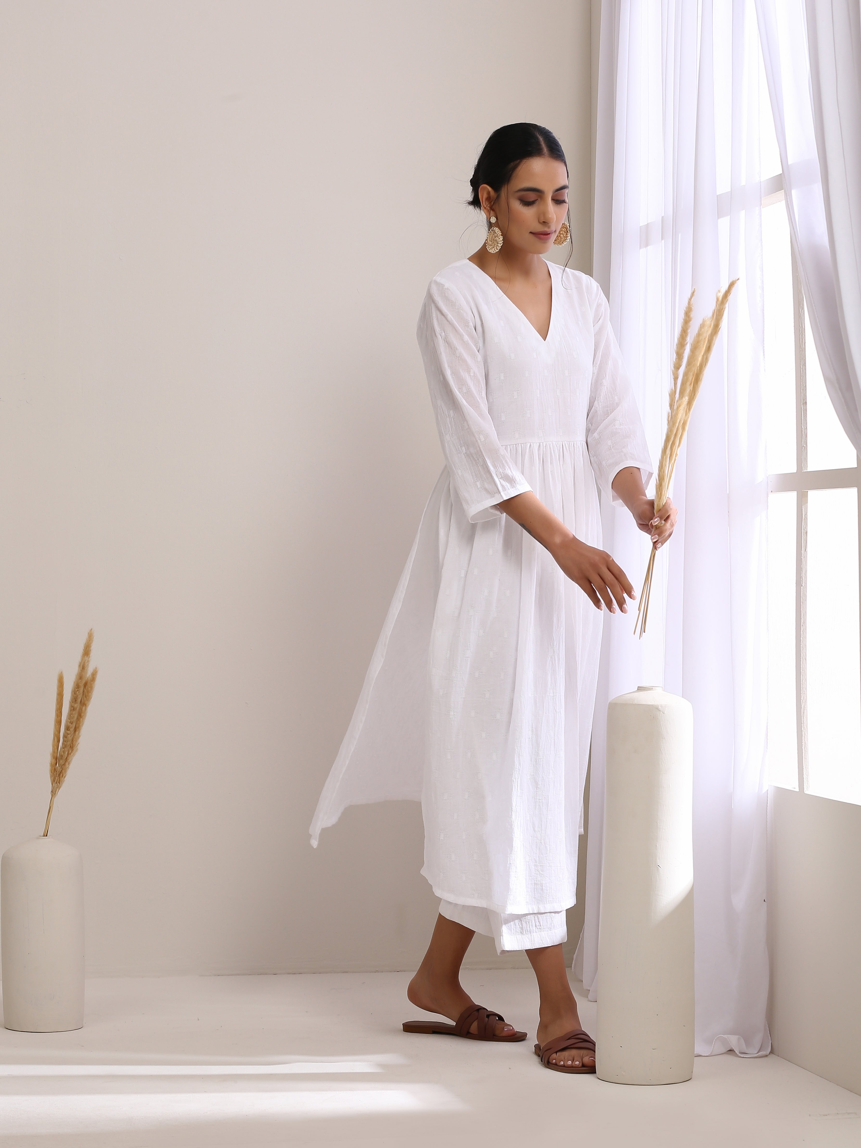 trueBrowns White Dobby High Slit Gathered Kurta Set