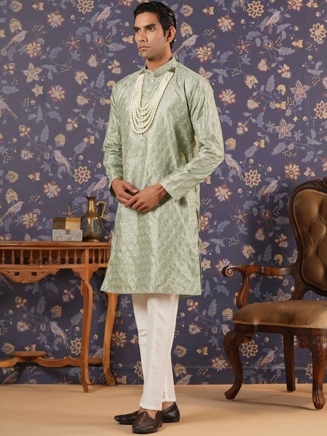 House of Pataudi Ethnic Motifs Embroidered Mandarin Collar Straight Kurta With Trouser