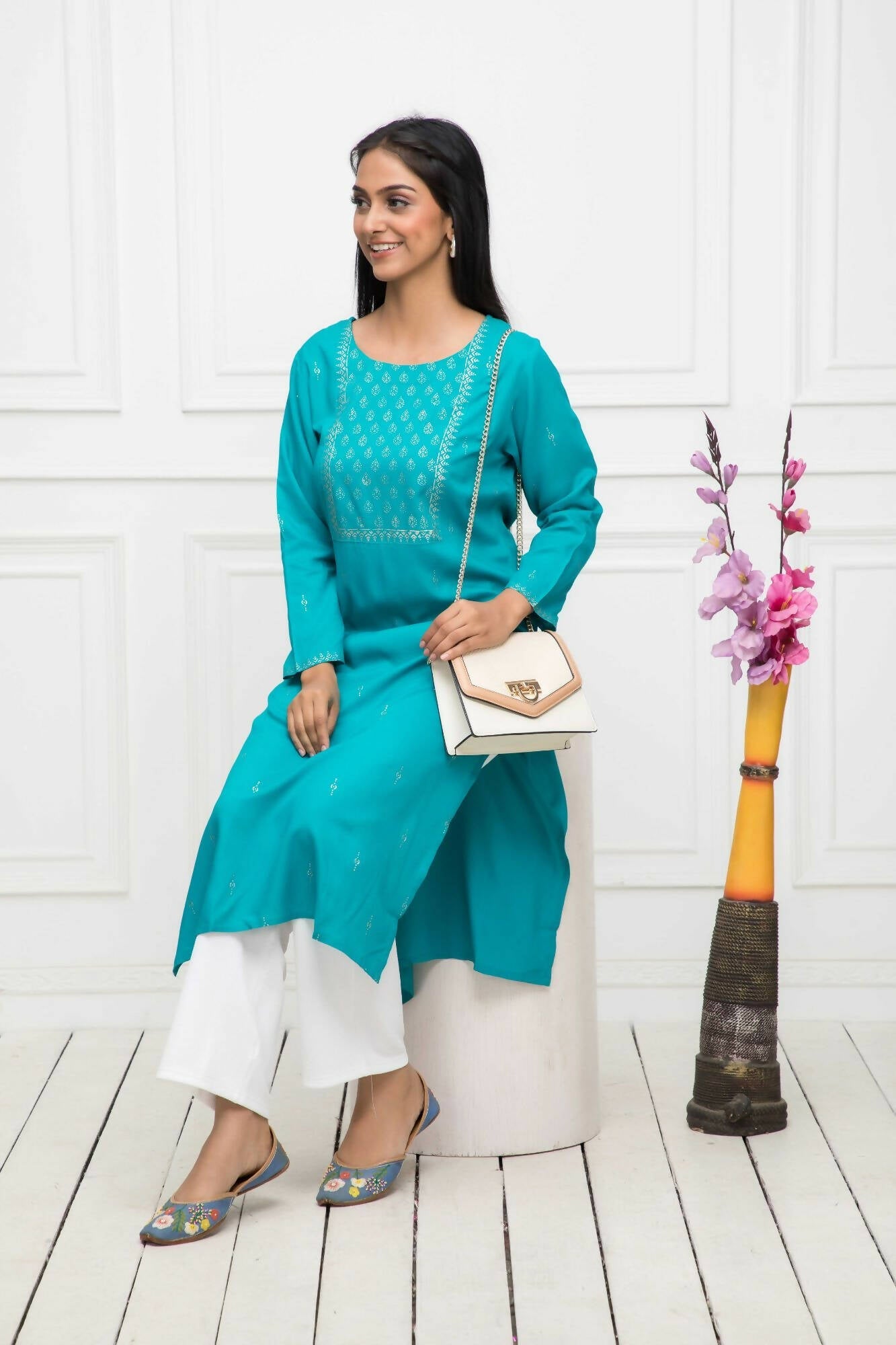Myshka Women Blue Solid Rayon Straight Round Neck Kurtas