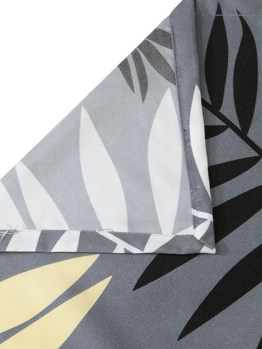 Home Sizzler Grey Printed 144 TC 1 Queen Bedsheet with 2 Pillow Covers