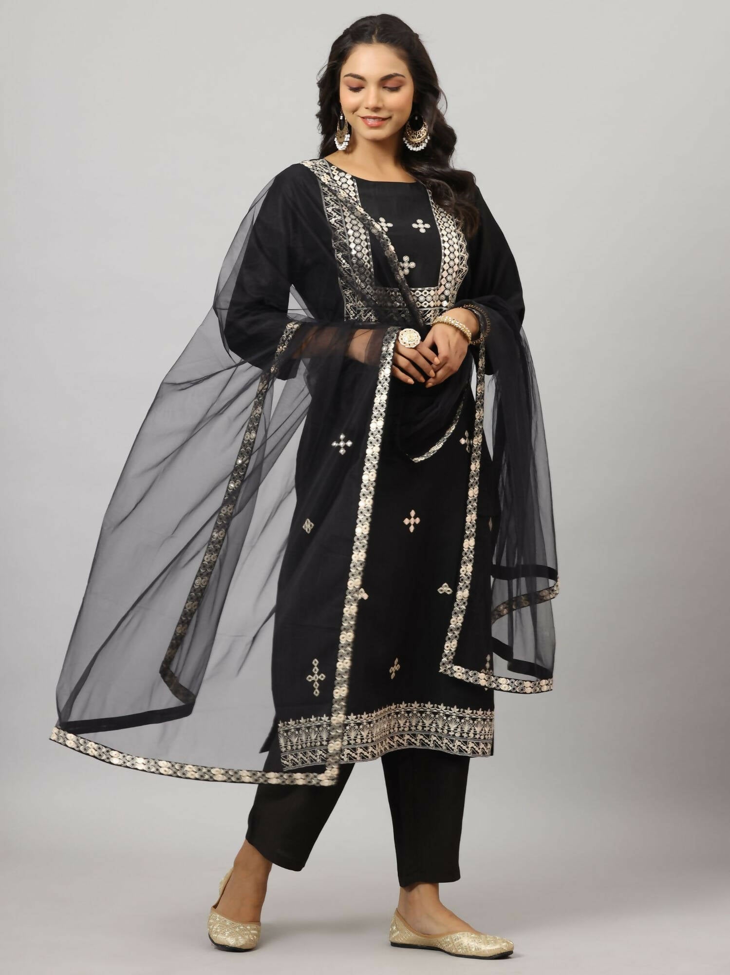 Juniper Women's Black Chinnon Solid Embroidered Kurta Set