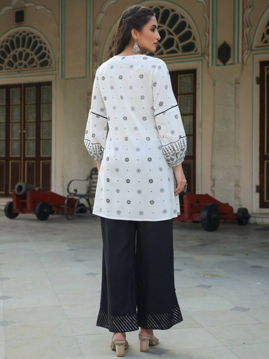 Juniper Women's White Rayon Staple Printed Straight Clothing Set