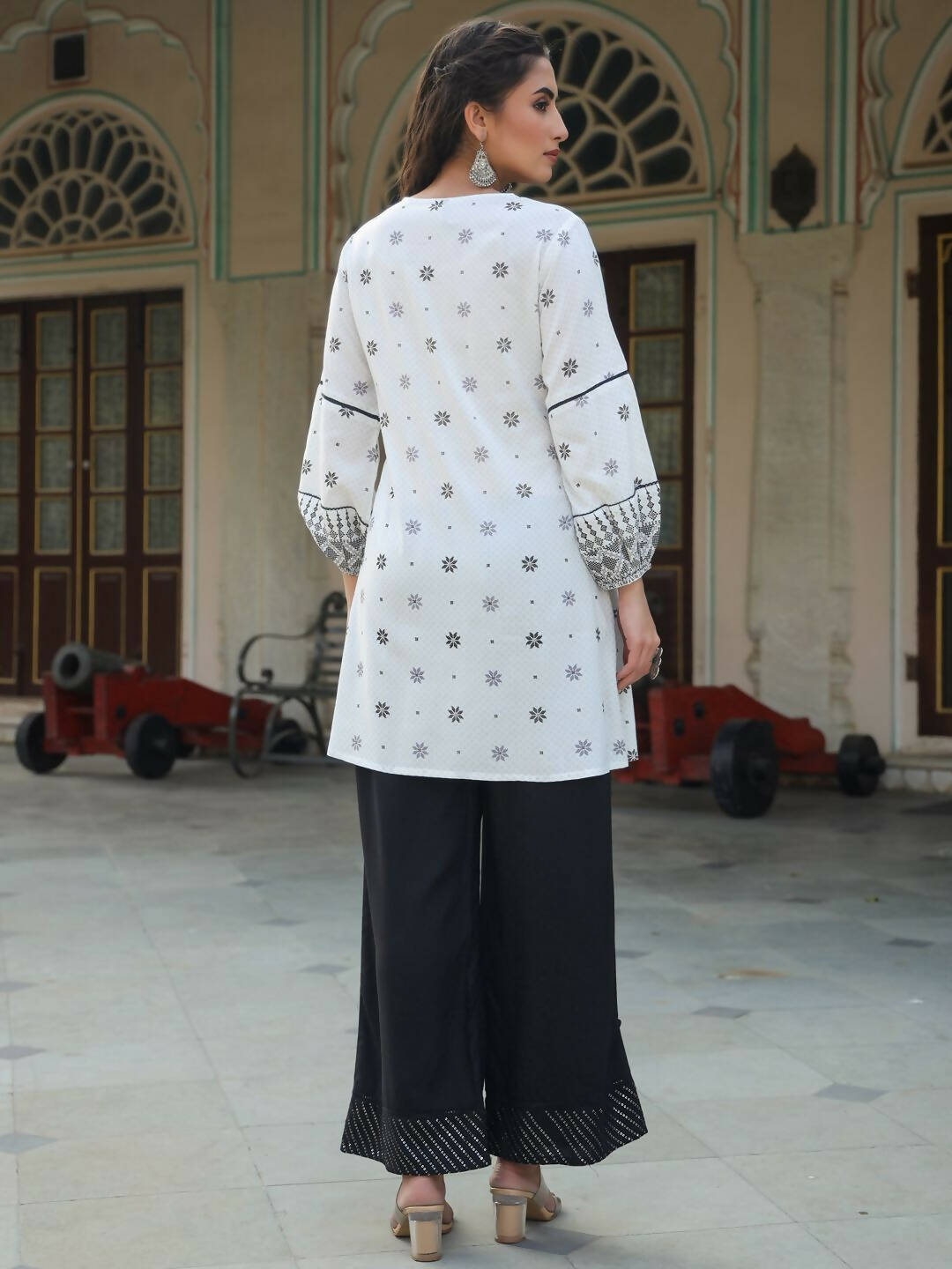 Juniper Women's White Rayon Staple Printed Straight Clothing Set