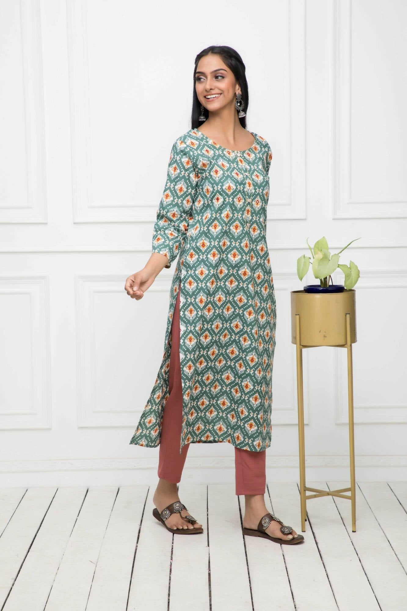 Myshka Multi Floral Cotton Straight Round Neck Women Kurtas
