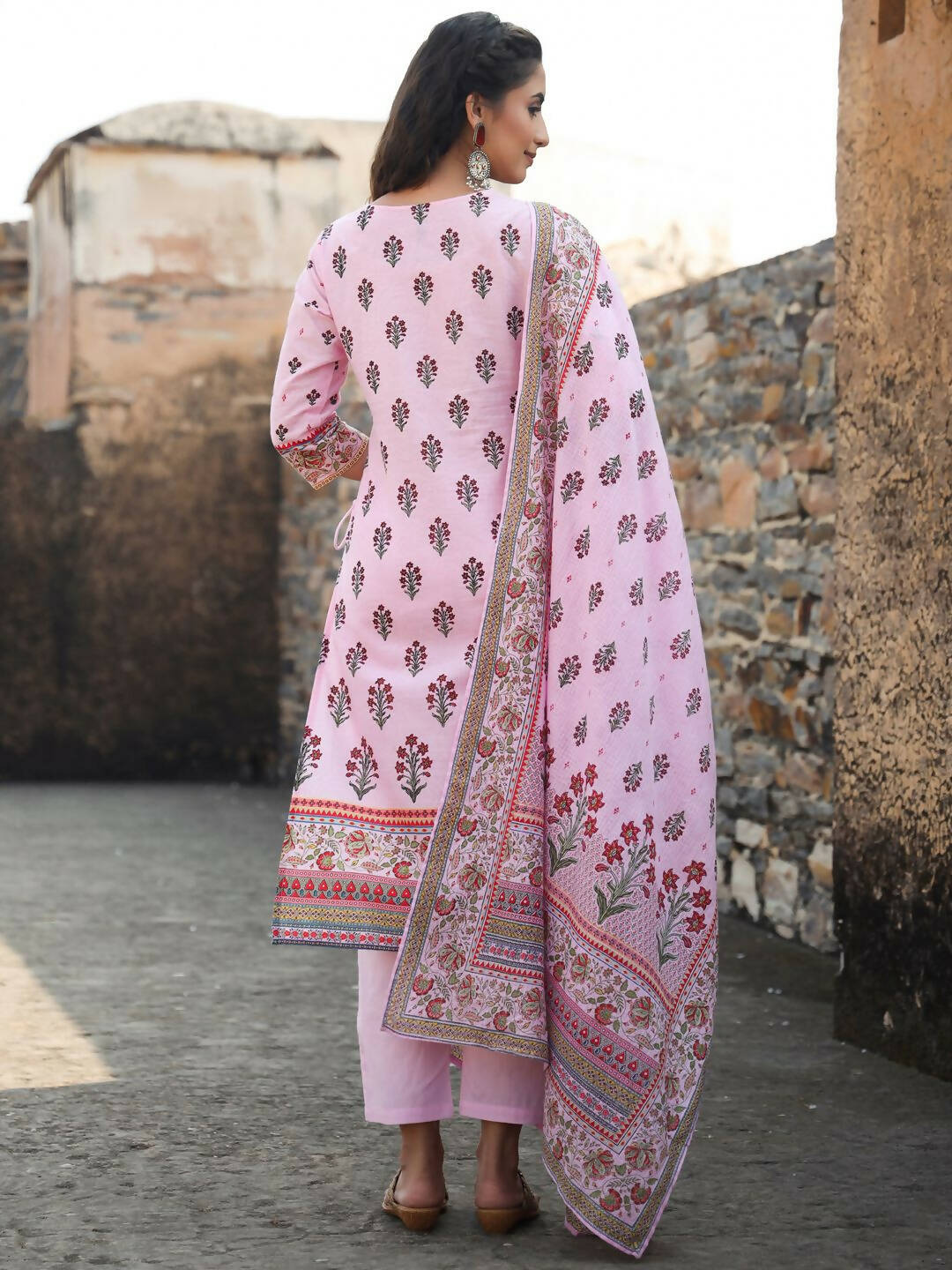 Juniper Women's Lilac Cambric Floral Placement Printed Straight Fit Kurta Sets