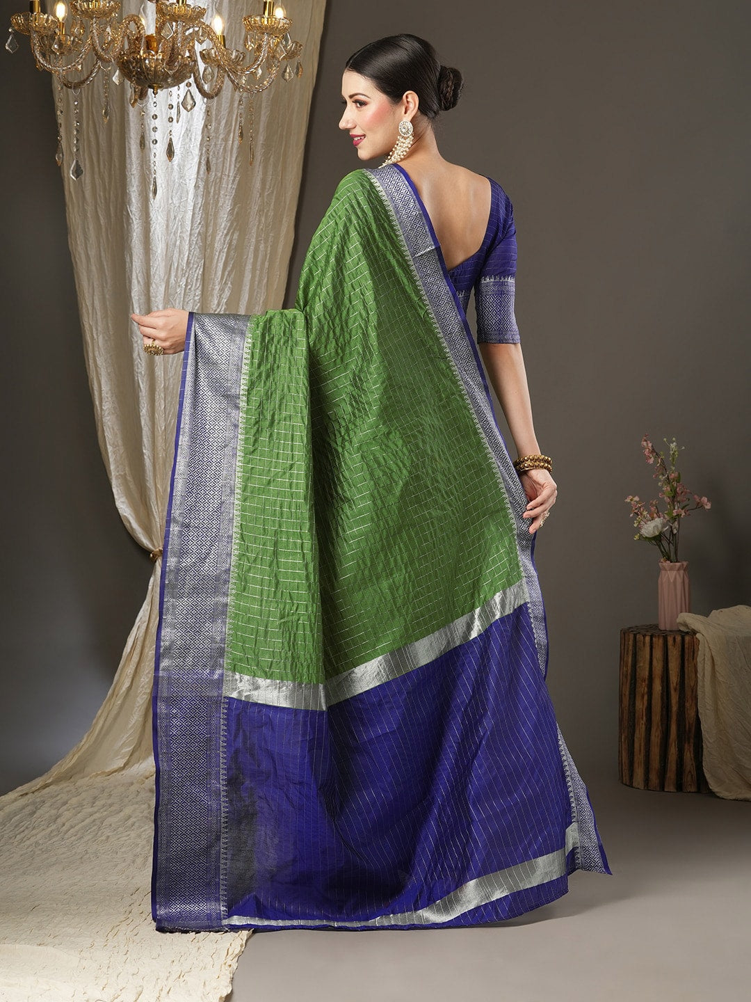 Saree Mall Checked Zari Taant Traditional Sarees