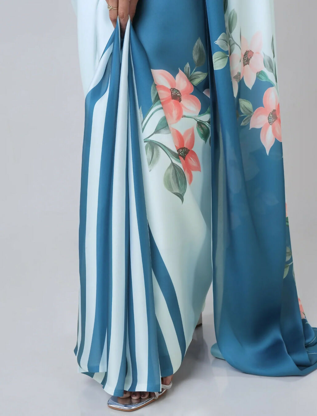 Vastranavya Icy Blue Freehand with Navy Starburst & Floral Print Ready to Wear Saree