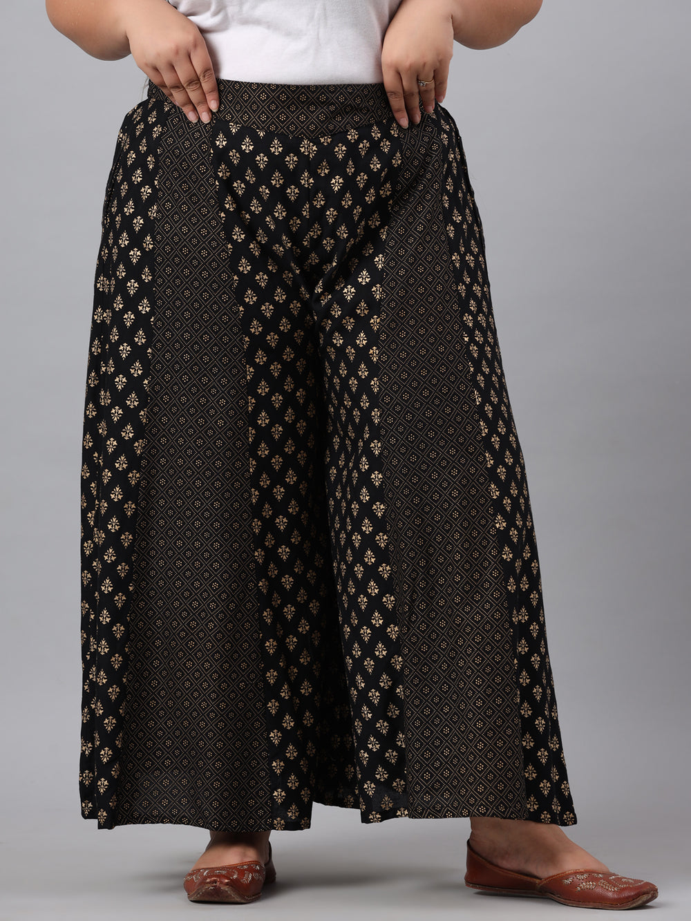 Juniper Women's Black Rayon Printed Flared Palazzo