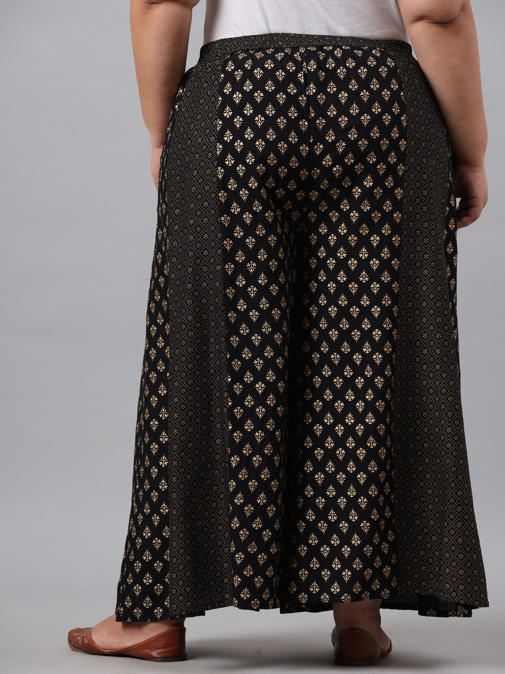 Juniper Women's Black Rayon Printed Flared Palazzo