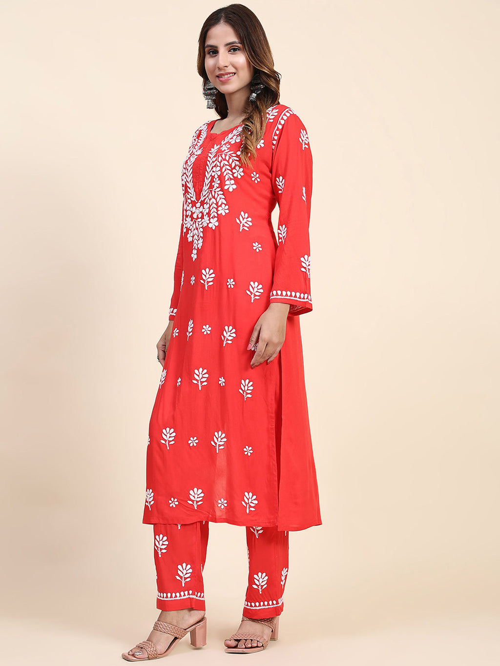 HOUSE OF KARI Floral Embroidered Chikankari Pure Cotton Straight Kurta With Trousers
