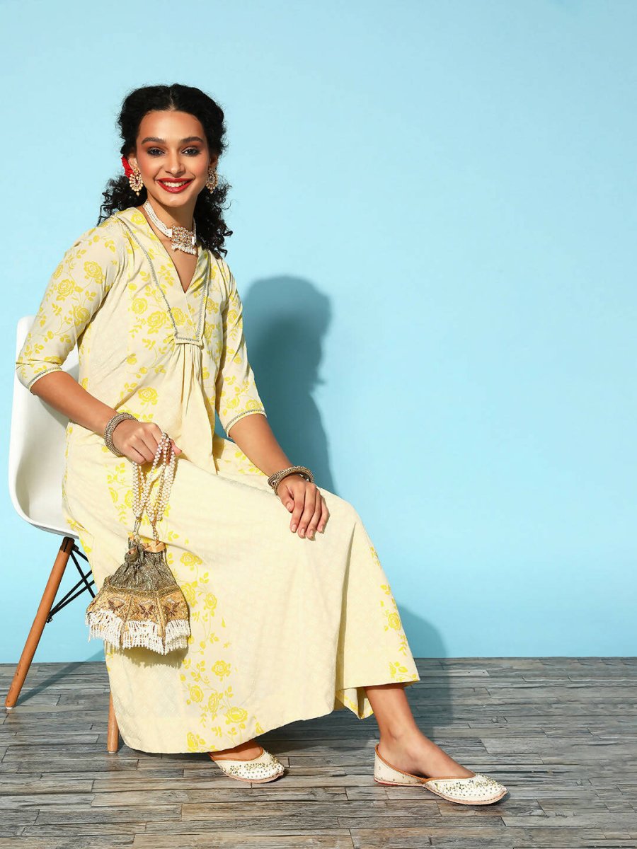 Ahalyaa Women Yellow Colour Crepe Printed Kurta Pant Set
