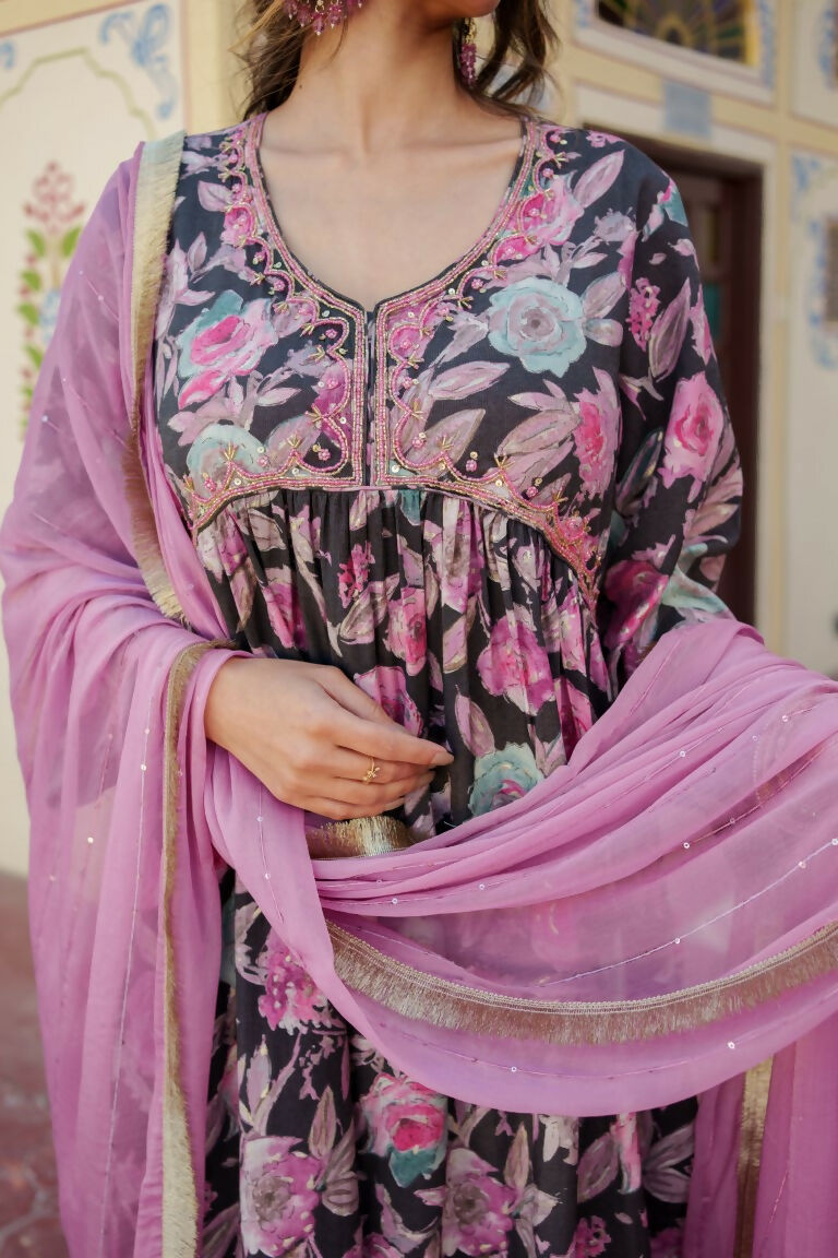 Vaasva Women Rani Muslin Embroidered Kurta, Pant & Dupatta Set
