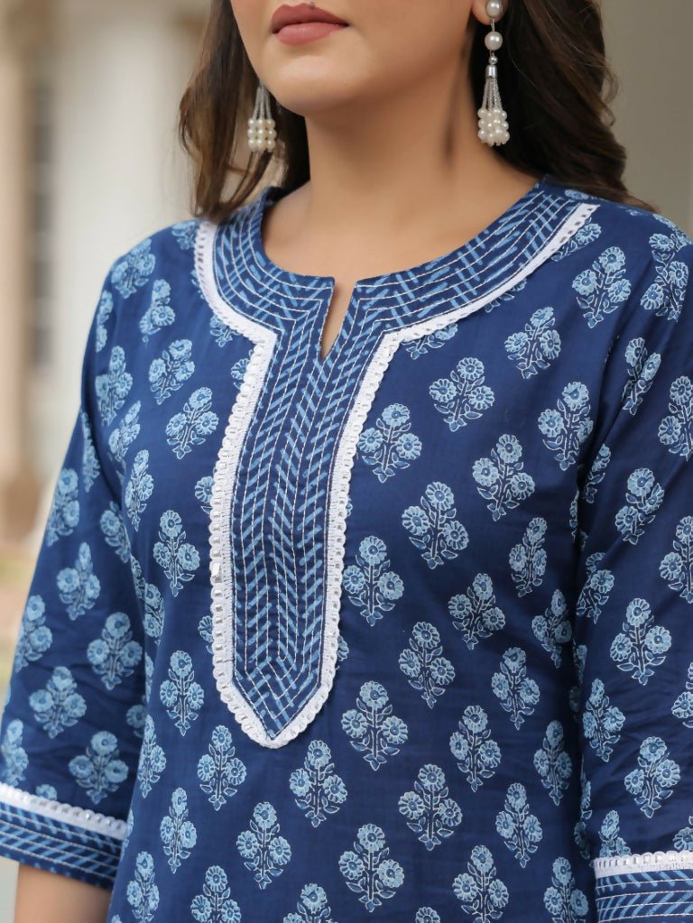 Aramya Straight Soft Cotton Floral Print Women's Kurta - Blue