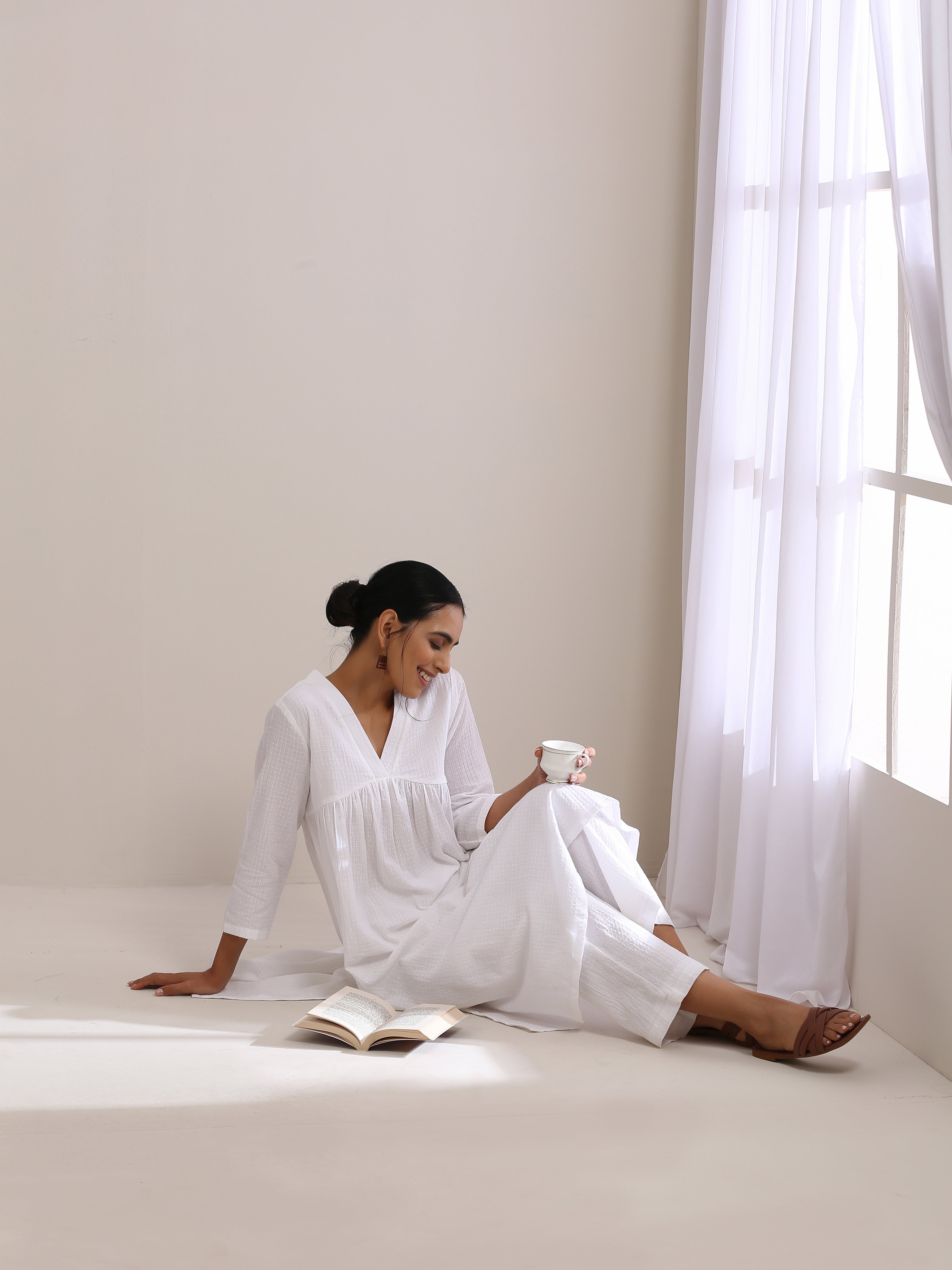 trueBrowns White Dobby Flared Slit Kurta Pant Set