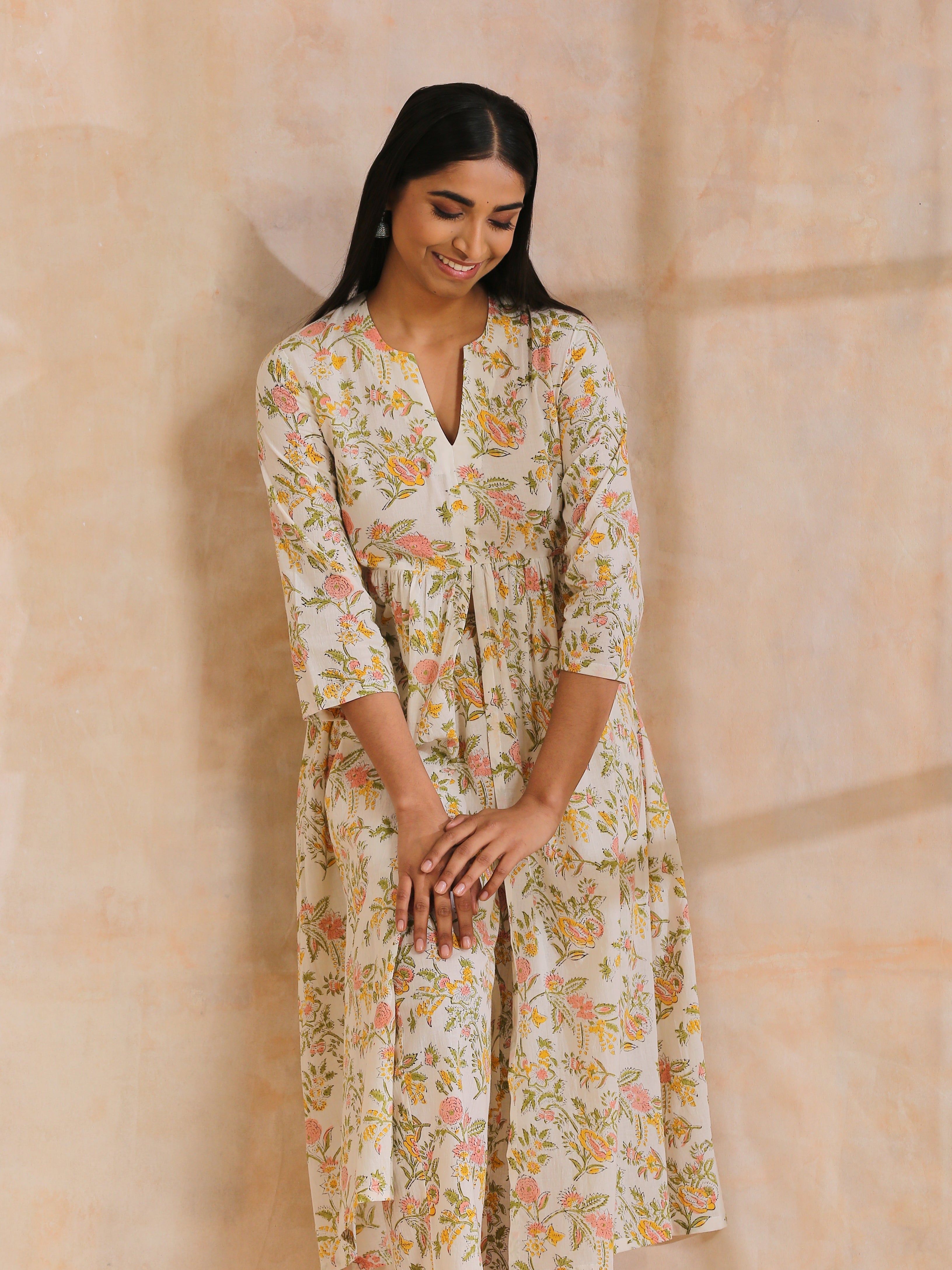 trueBrowns White Multi Color Overall Block Print Cotton Kurta Pant Set