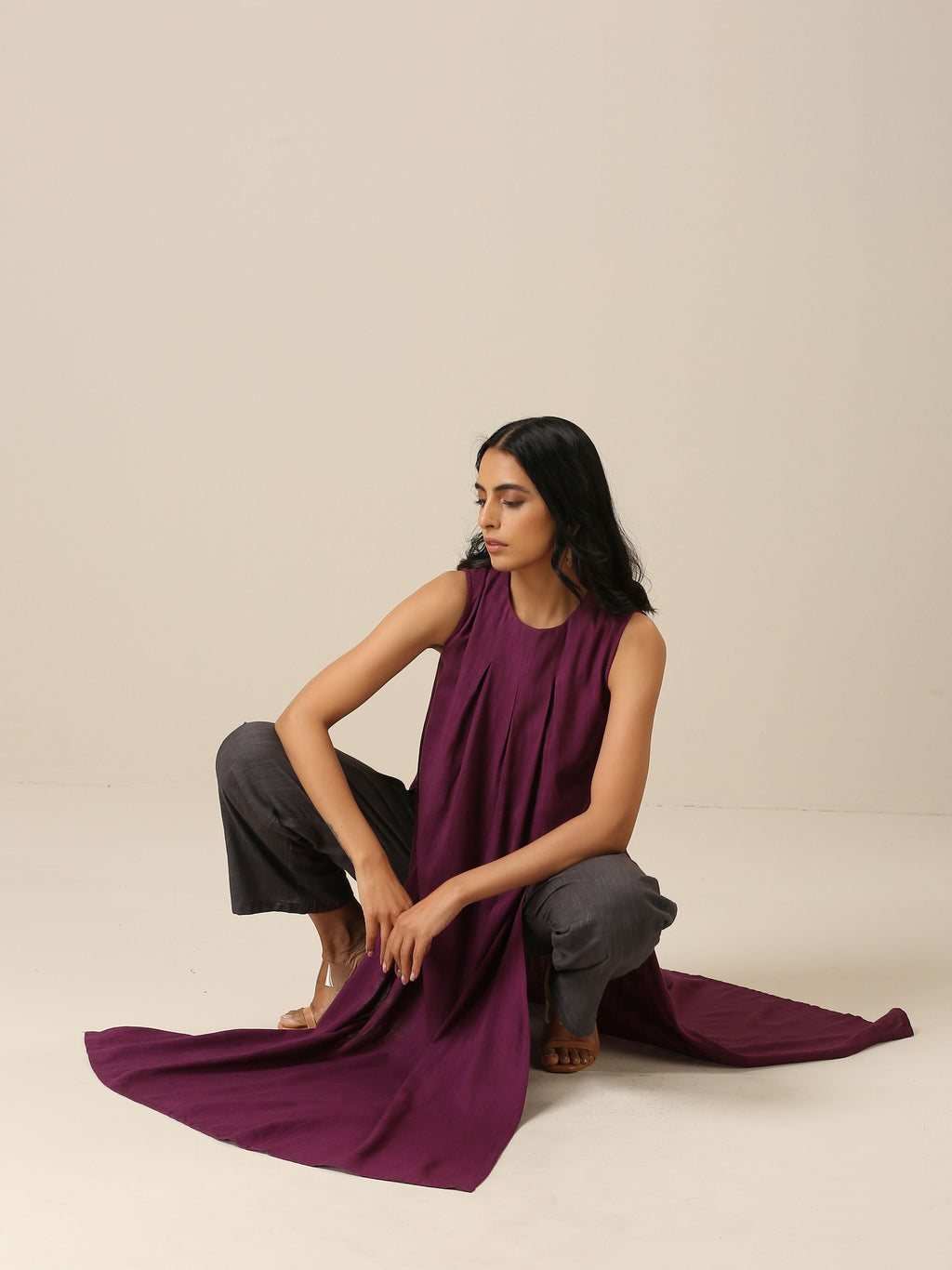 trueBrowns Plum Purple Slub Texture Sleeveless Kurta Pant Set