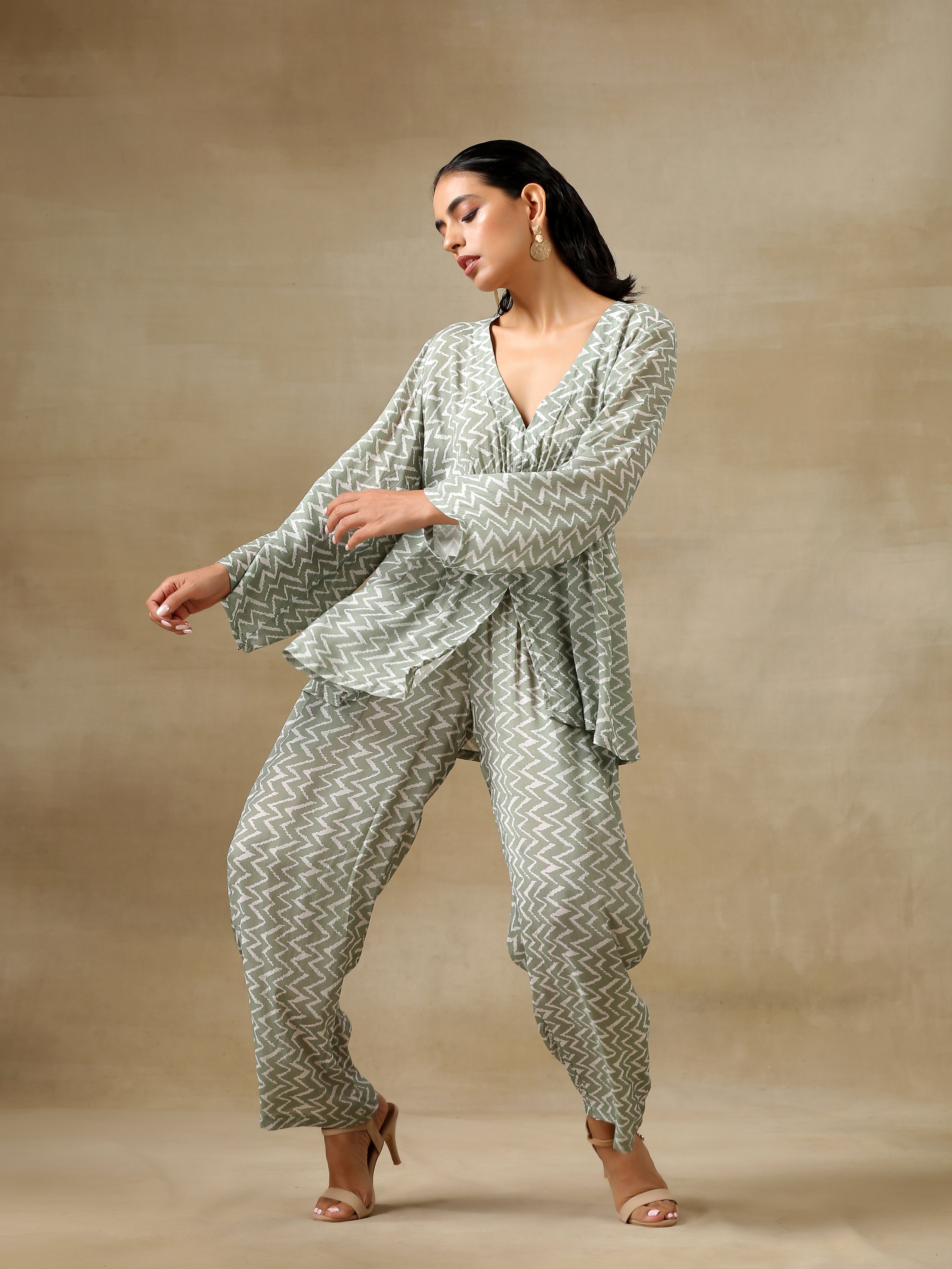 trueBrowns Light Green Bandhani Printed Silk V-Neck Co-Ord Set