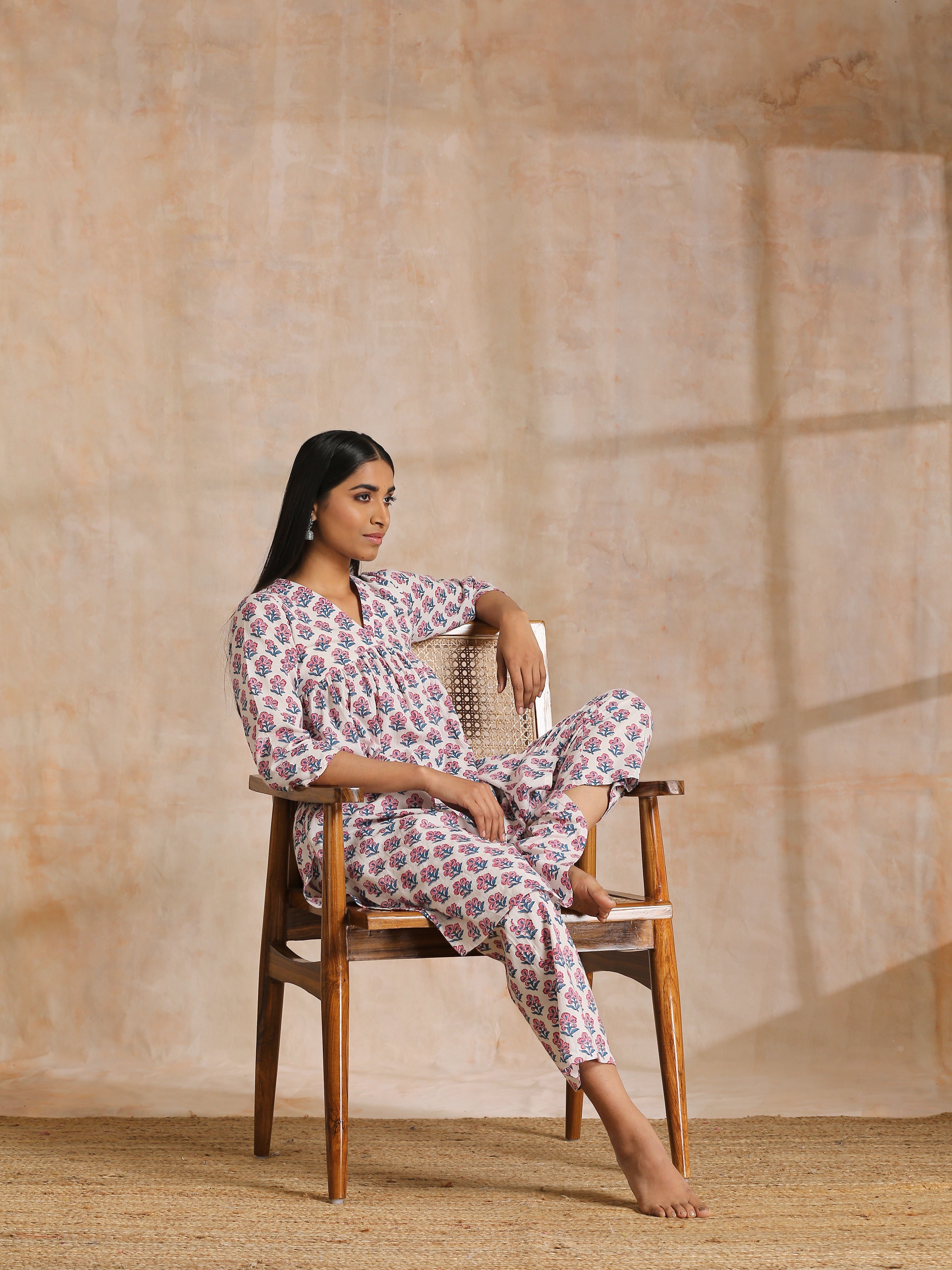 trueBrowns White With Pink Blue Floral Block Print Cotton Flared Slit Kurta Pant Set