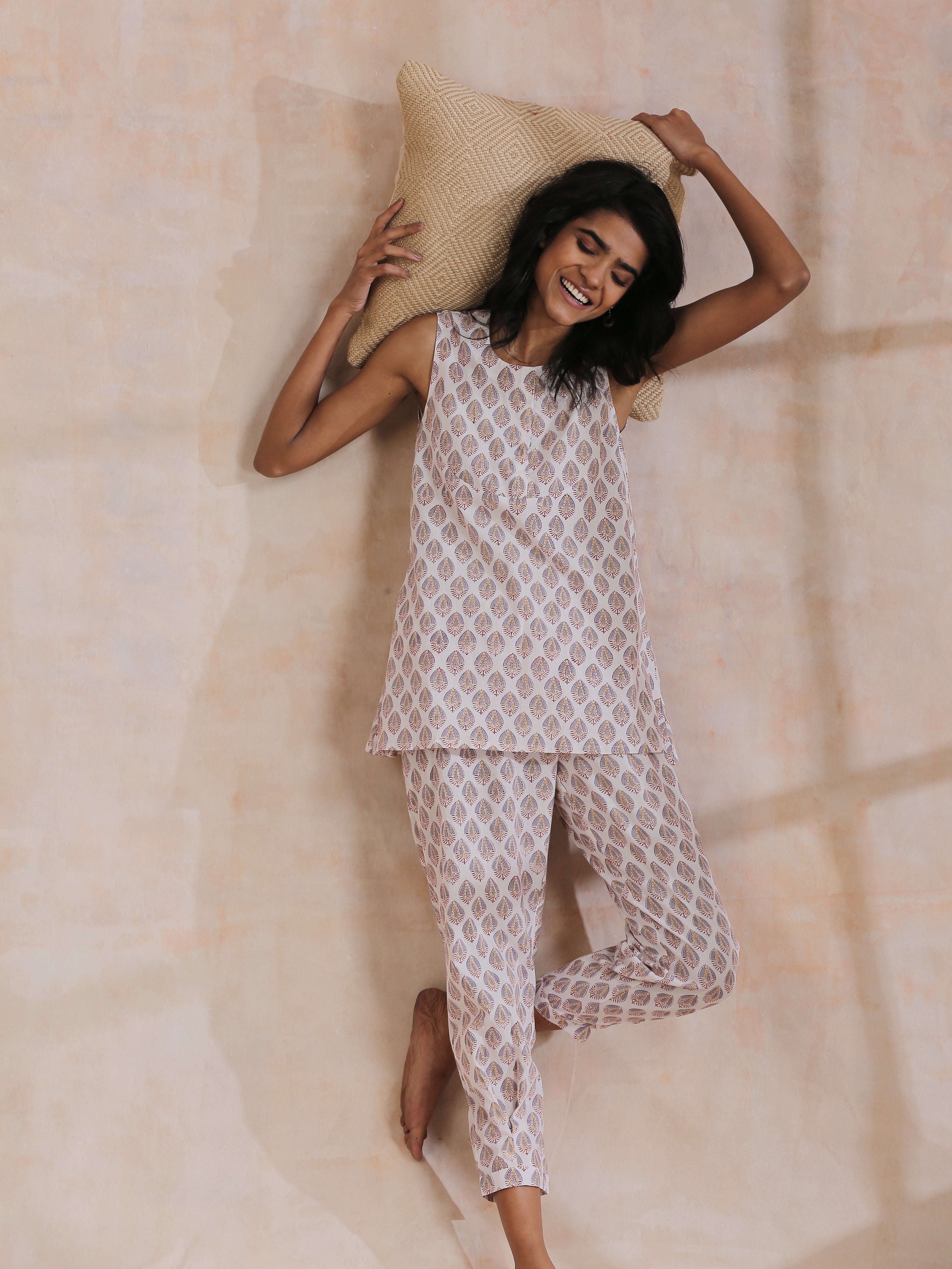 trueBrowns White With Grey Buta Block Print Cotton Sleeveless Co-Ord Set