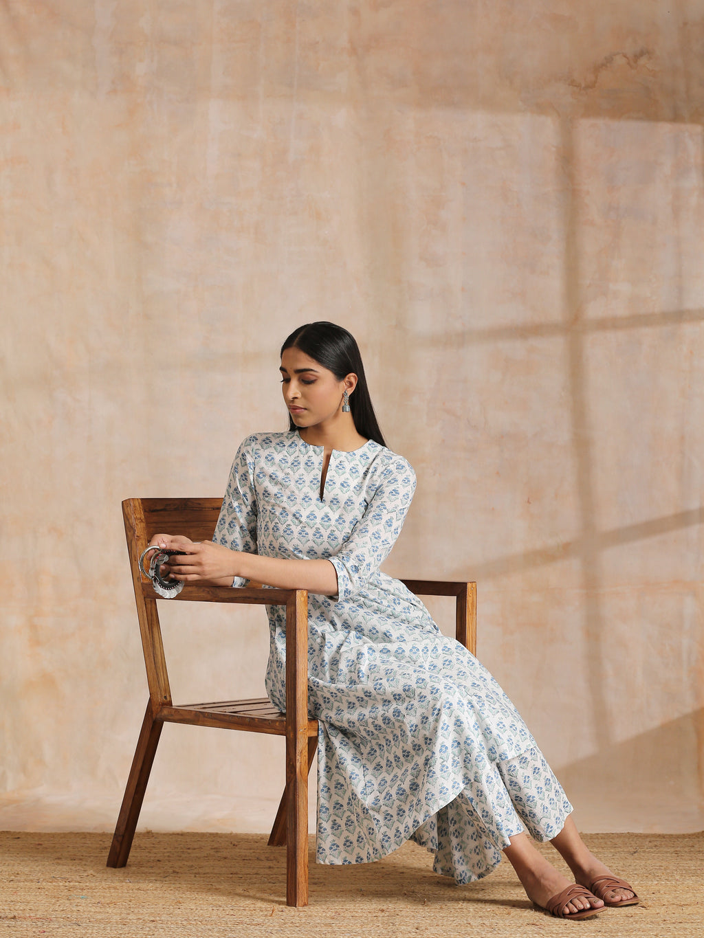 trueBrowns White With Blue Green Buta Print Cotton Flared Kurta Pant Set