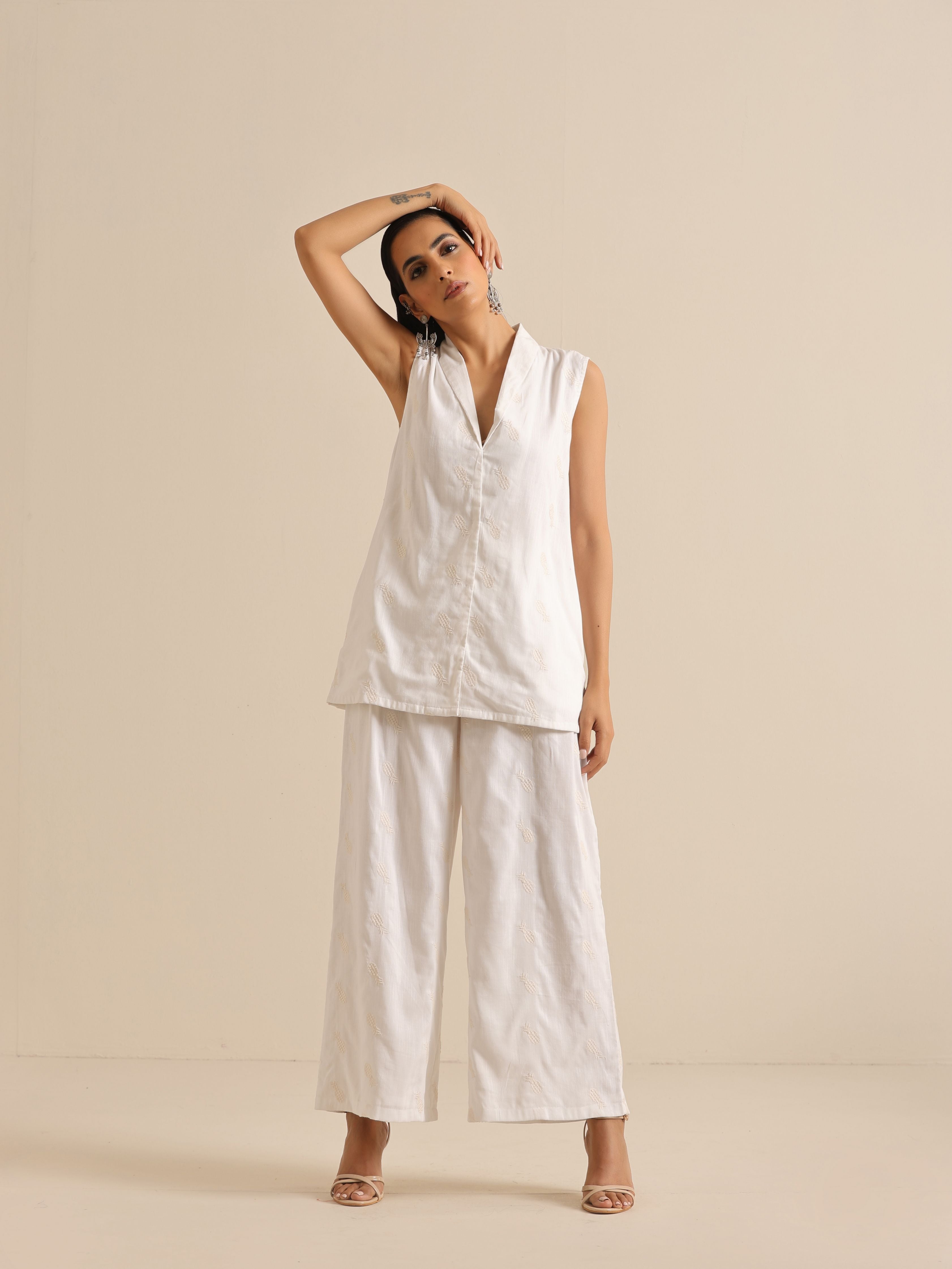 trueBrowns White Pineapple Sleeveless Jacket Pant Set