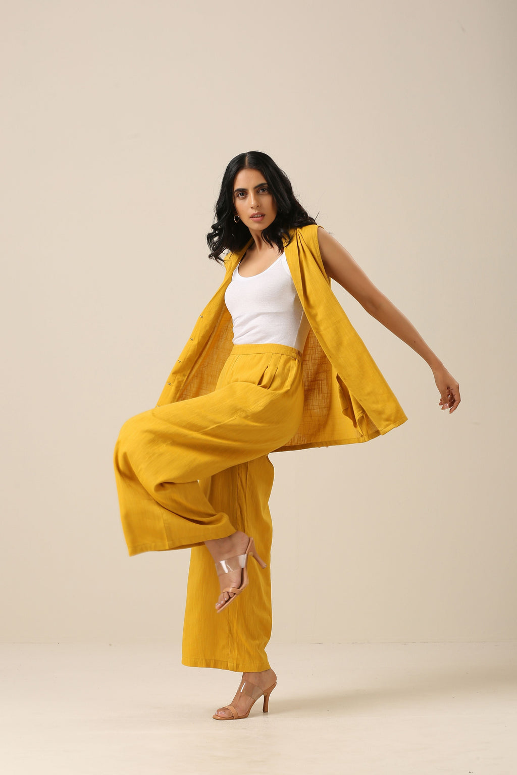 trueBrowns Mustard Yellow Slub Texture Sleevesless Jacket Pant Set