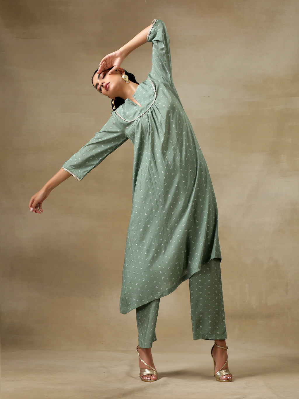 trueBrowns Light Green Bandhani Printed Silk Yoke Kurta Pant Set