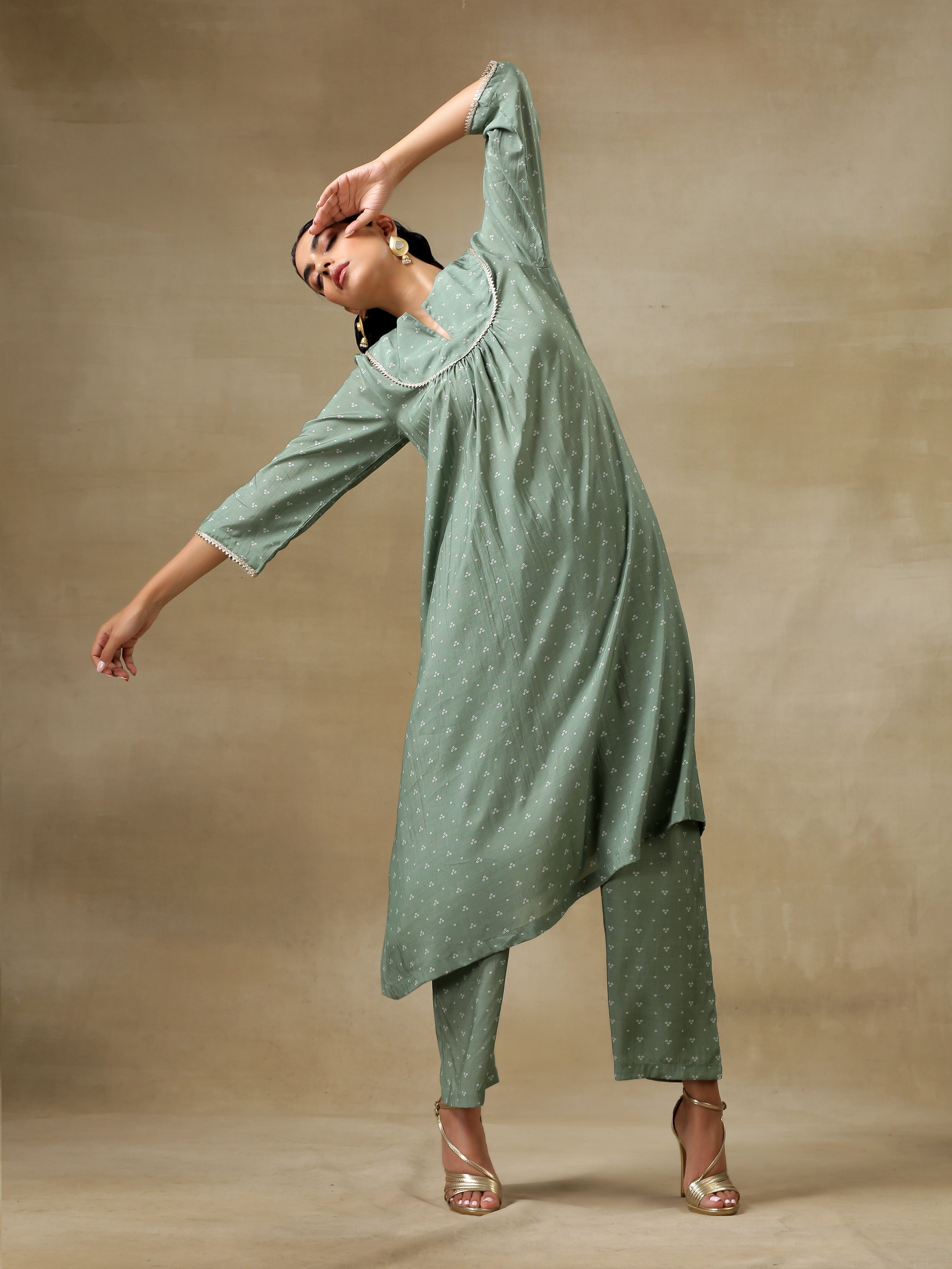 trueBrowns Light Green Bandhani Printed Silk Yoke Kurta Pant Set