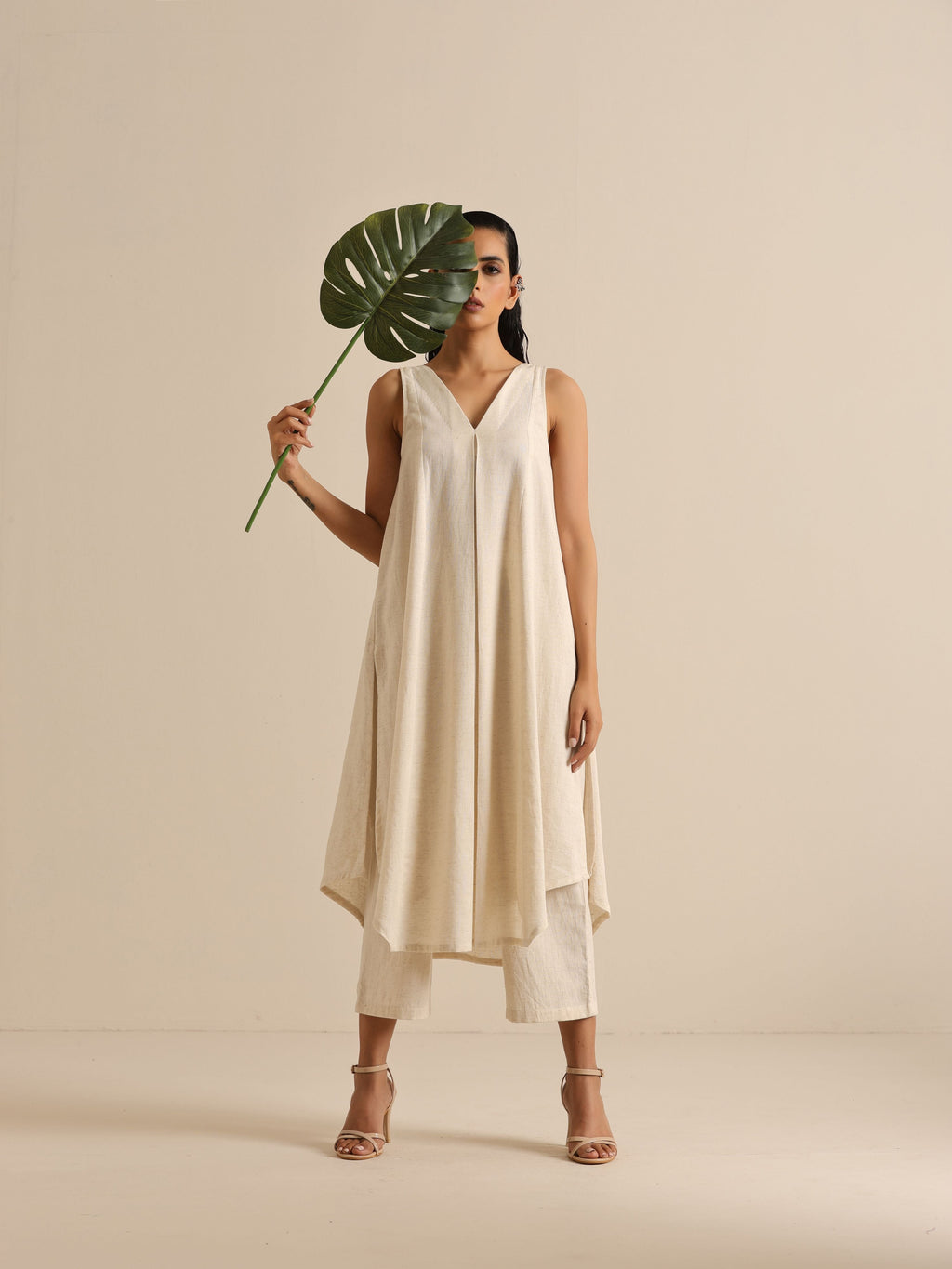 trueBrowns Off-White Sleeveless Kurta Pant Set