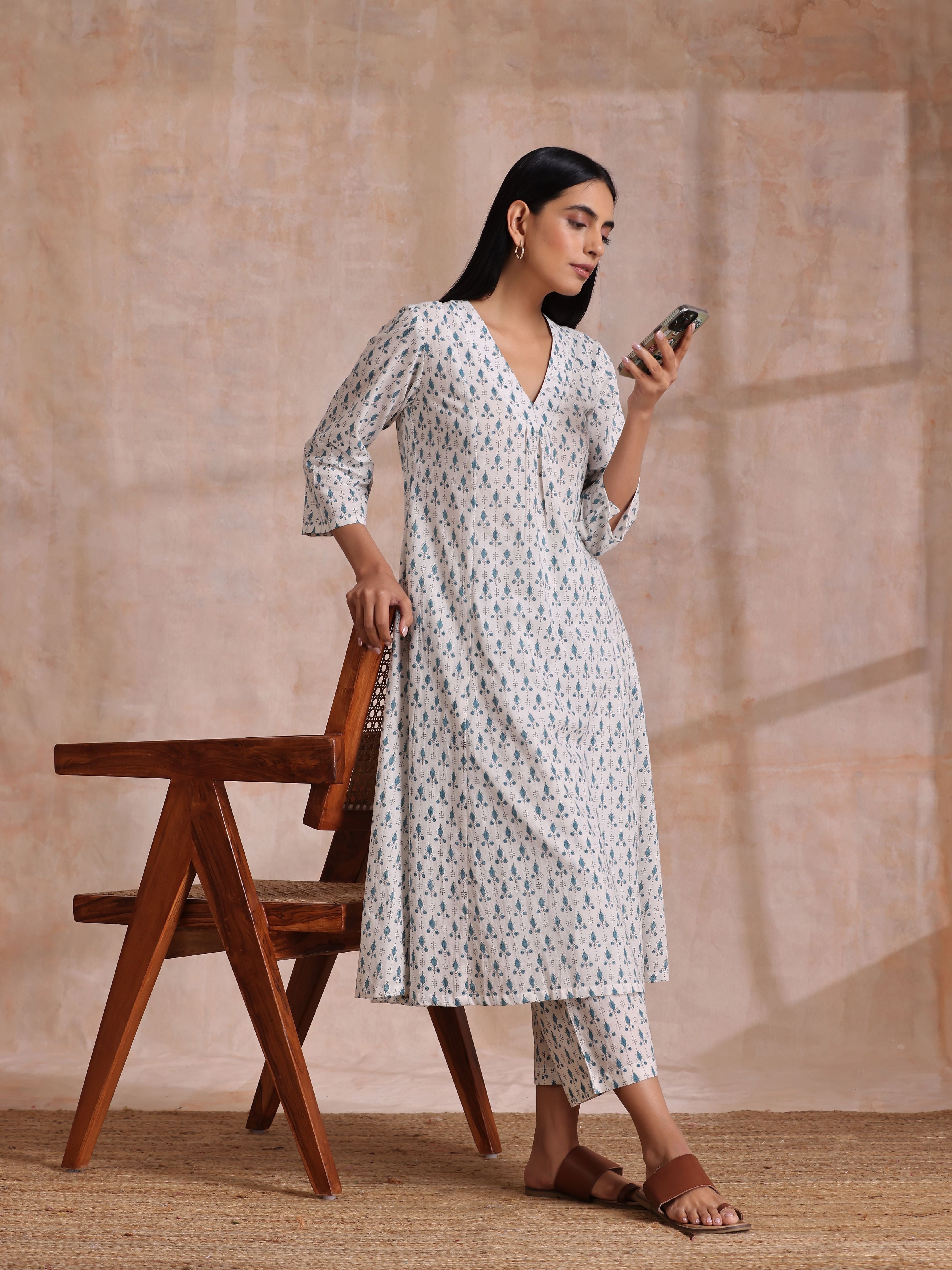 trueBrowns White With Teal Buta Block Print Cotton Front Neck Gathered Kurta Pant Set