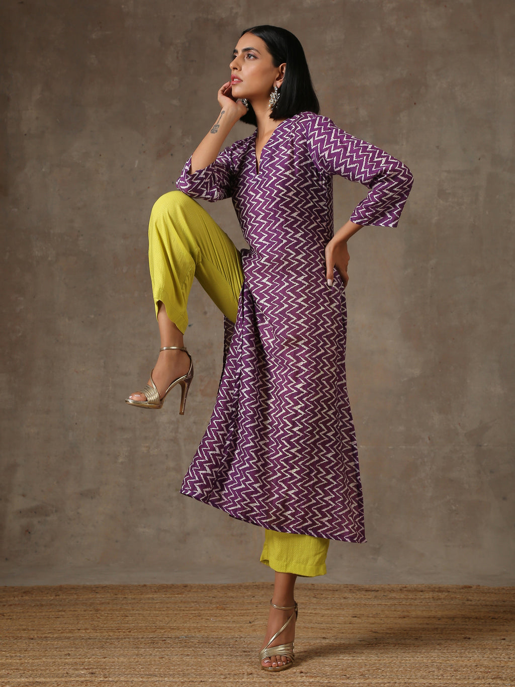 trueBrowns Purple White Lehariya Printed Silk kurta Pant Set