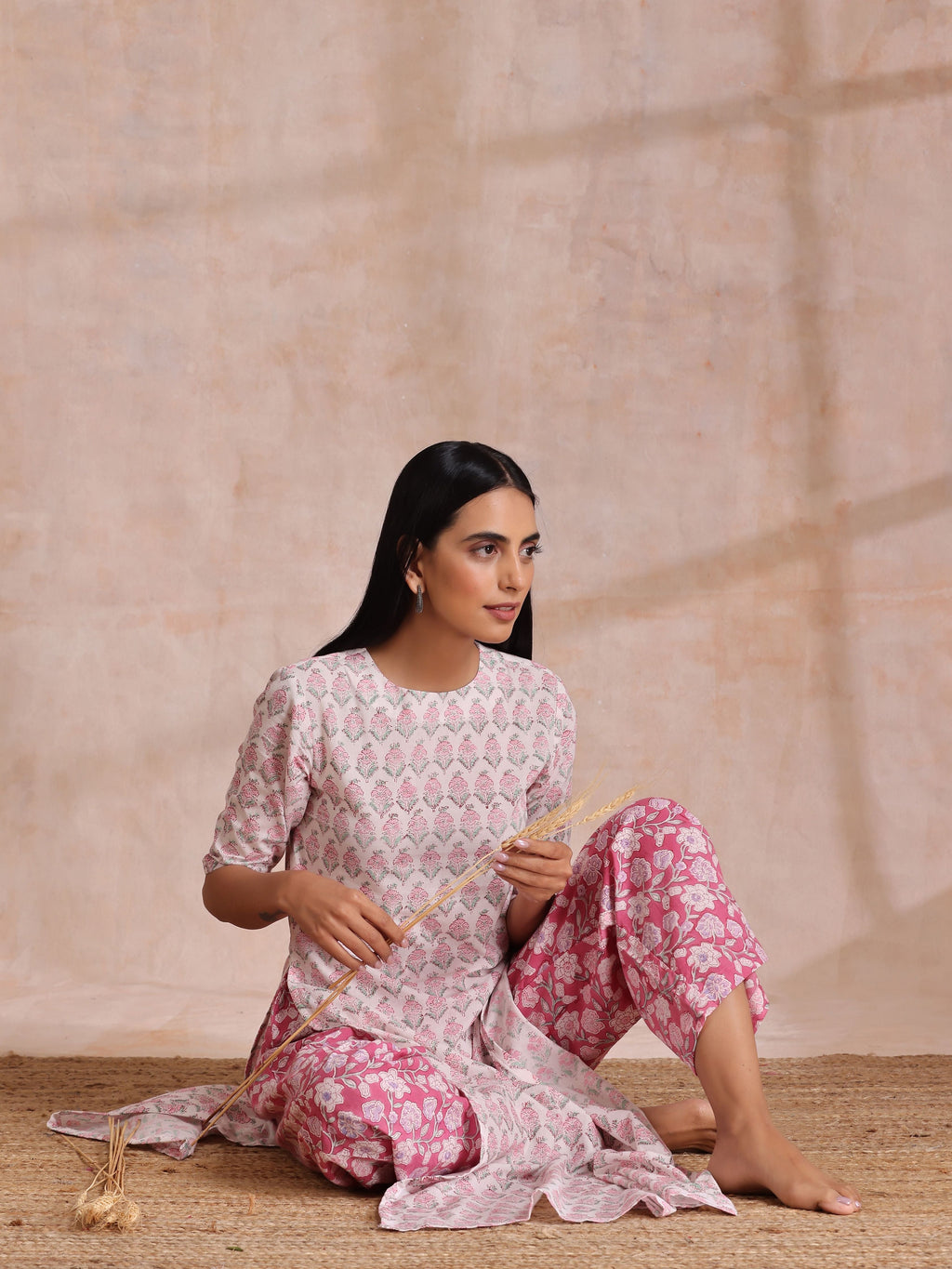 trueBrowns Pink Green Floral On White Block Print Cotton Slit Kurta Pant Set