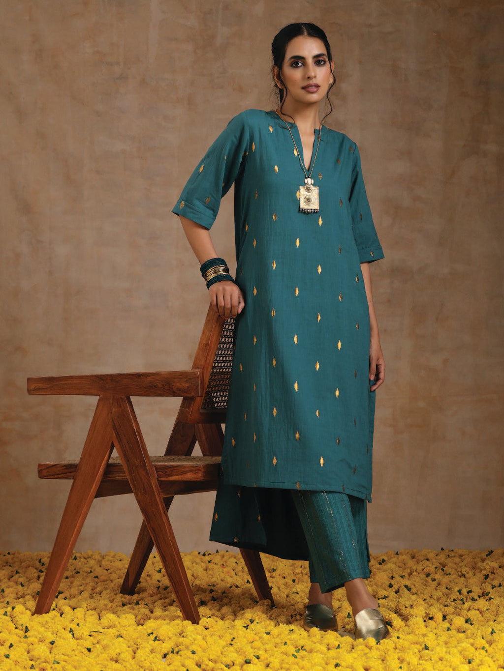 trueBrowns Deep Sea Gold Cotton Relaxed High-Low Kurta Set