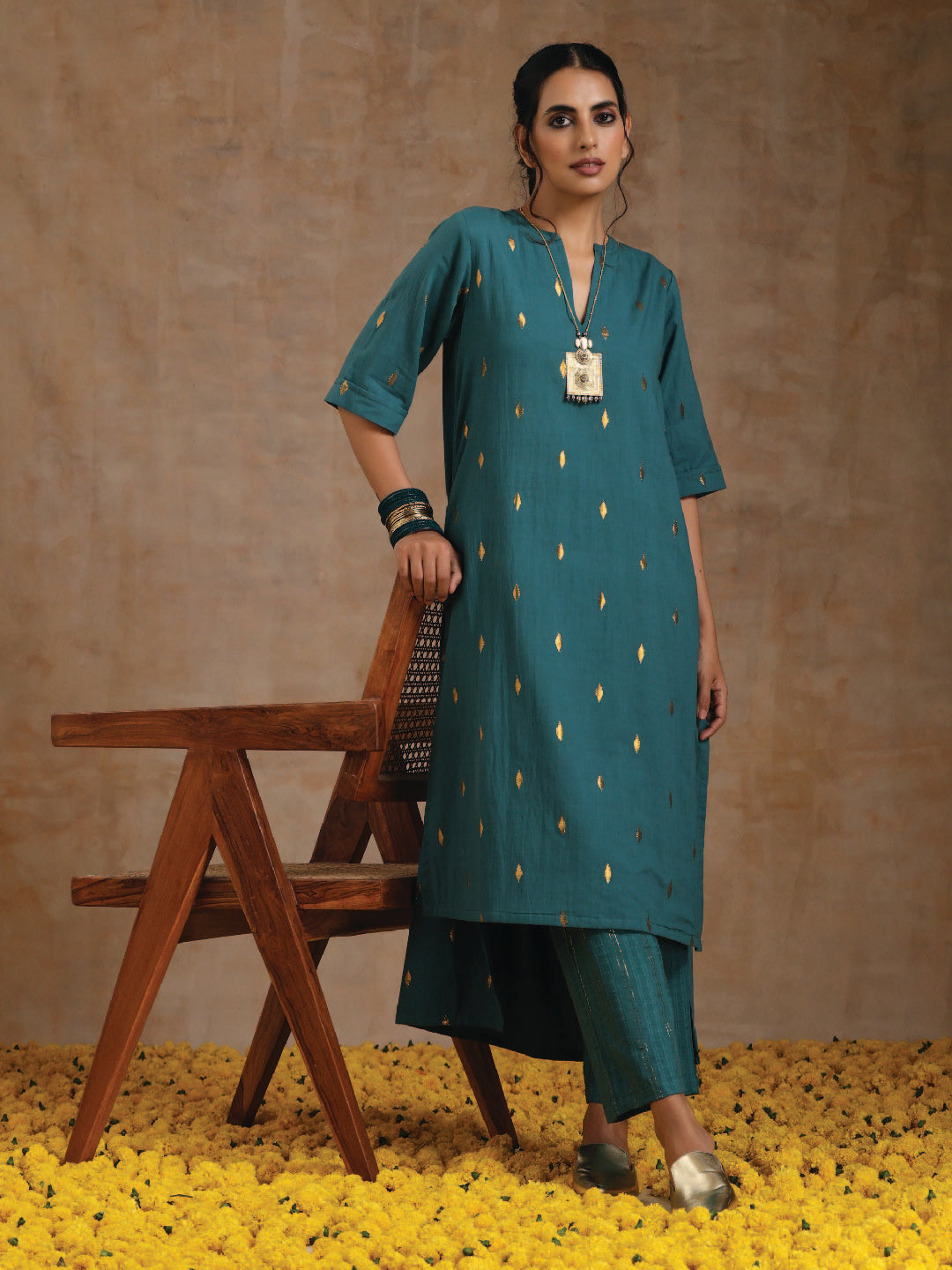 trueBrowns Deep Sea Gold Cotton Relaxed High-Low Kurta Set