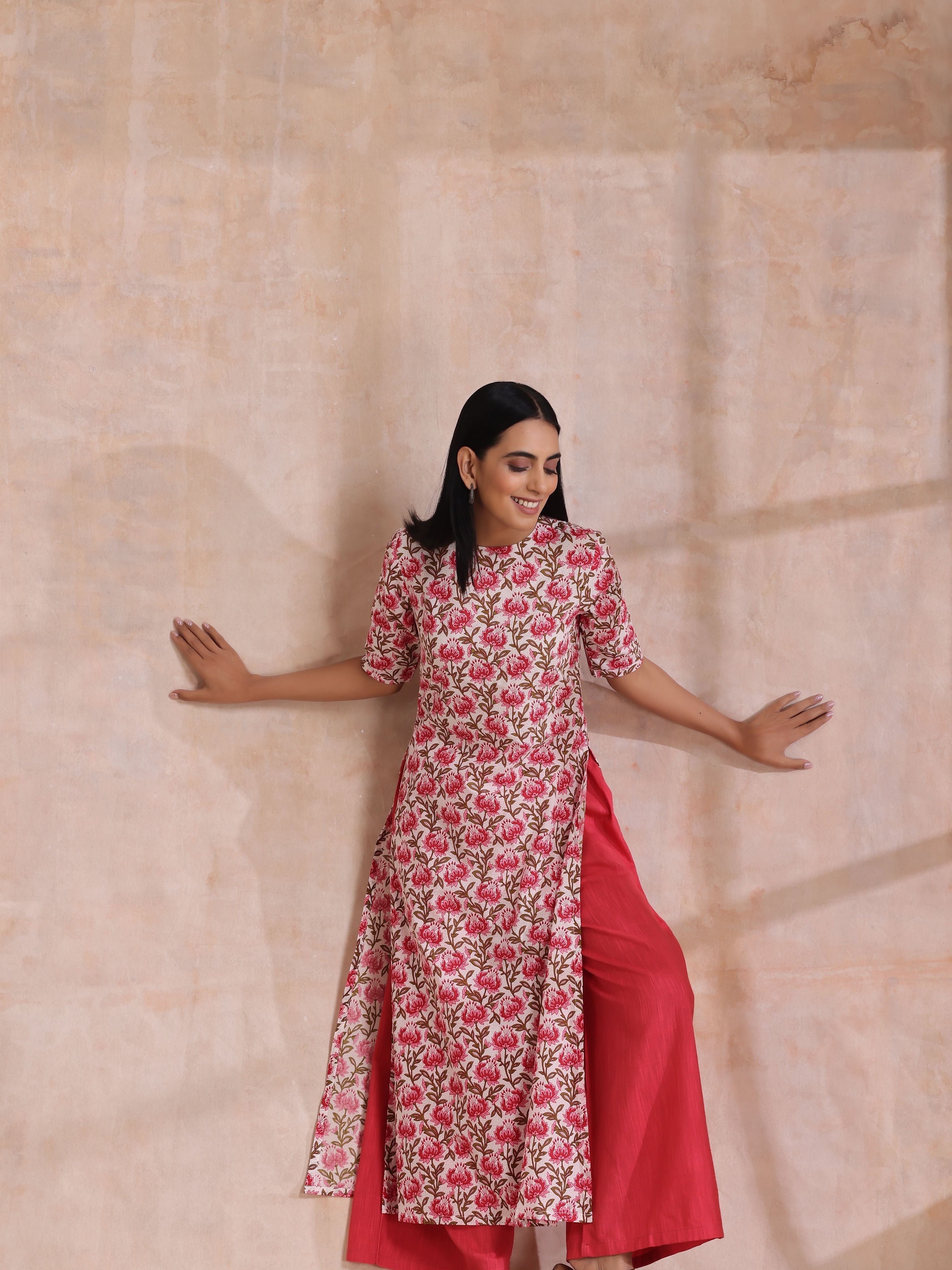 trueBrowns Pink Brown Overall Floral On White Block Print Cotton Slit Kurta Pant Set